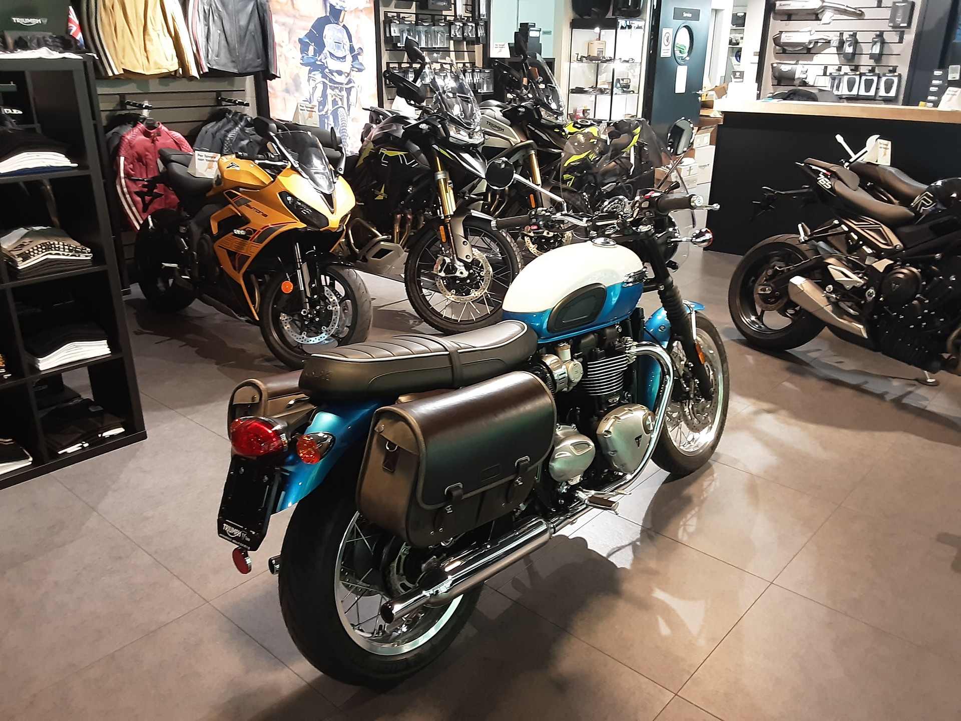 TRIUMPH Bonneville T120-image-4