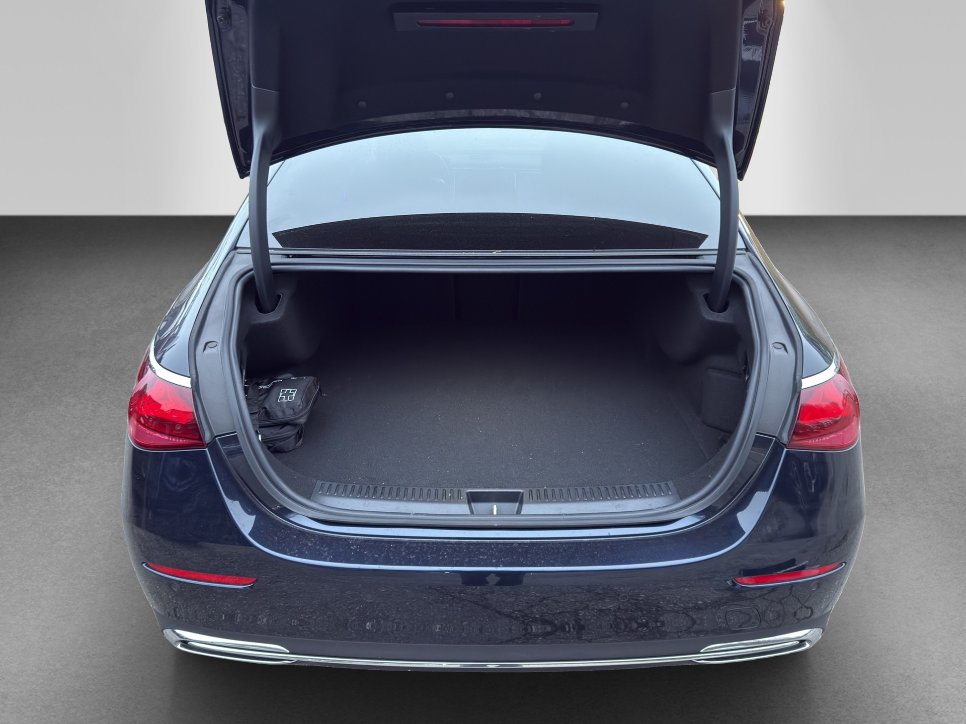 MERCEDES-BENZ E 300 de 4Matic 9G-Tronic-image-15