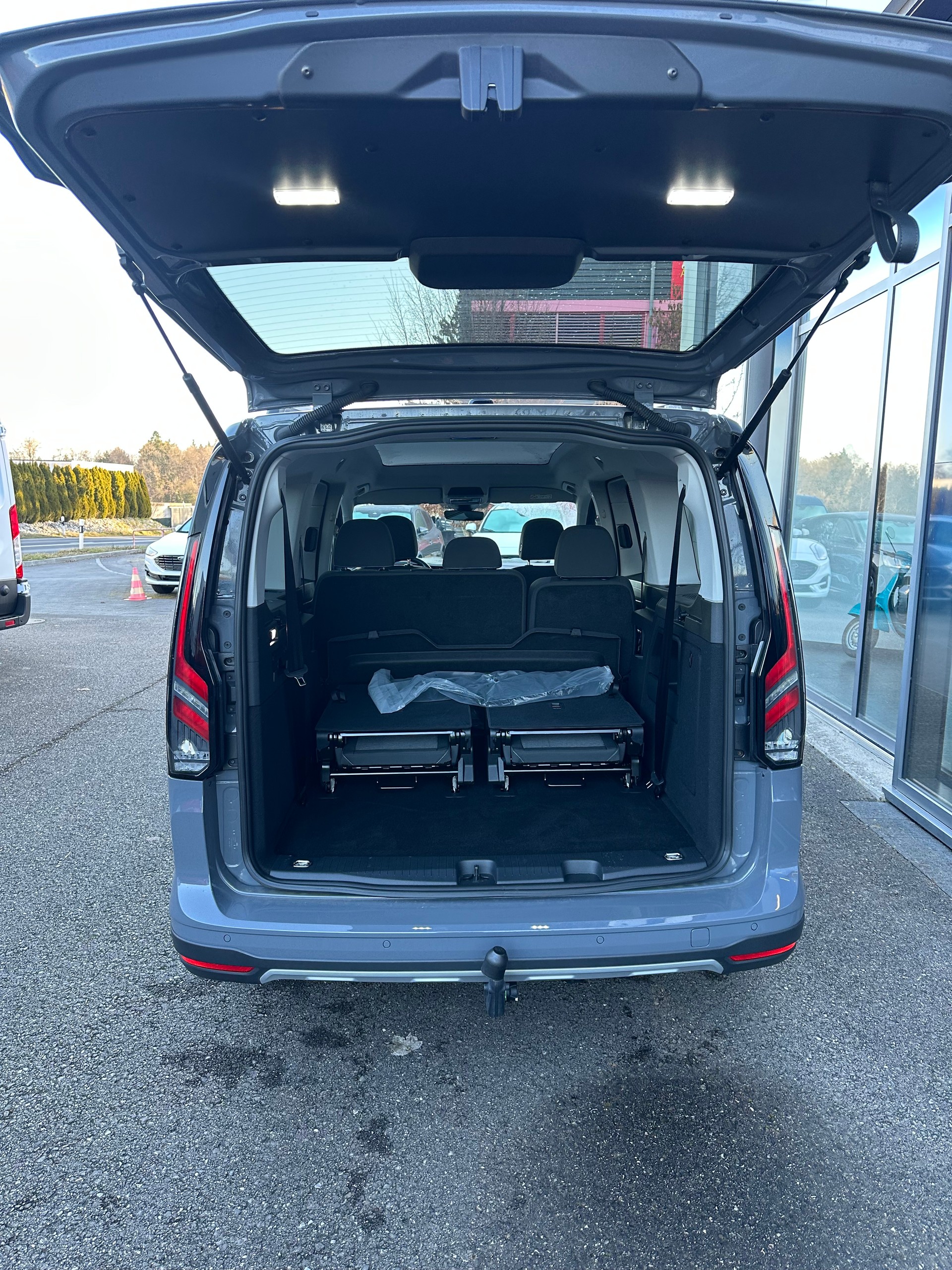 FORD TOURNEO CONNECT Grand 2.0 EcoB Active/122CV/Aut.-image-6