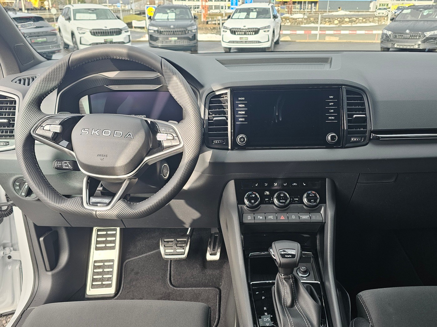 SKODA Karoq 2.0 TSI SportLine 4x4 DSG-image-9