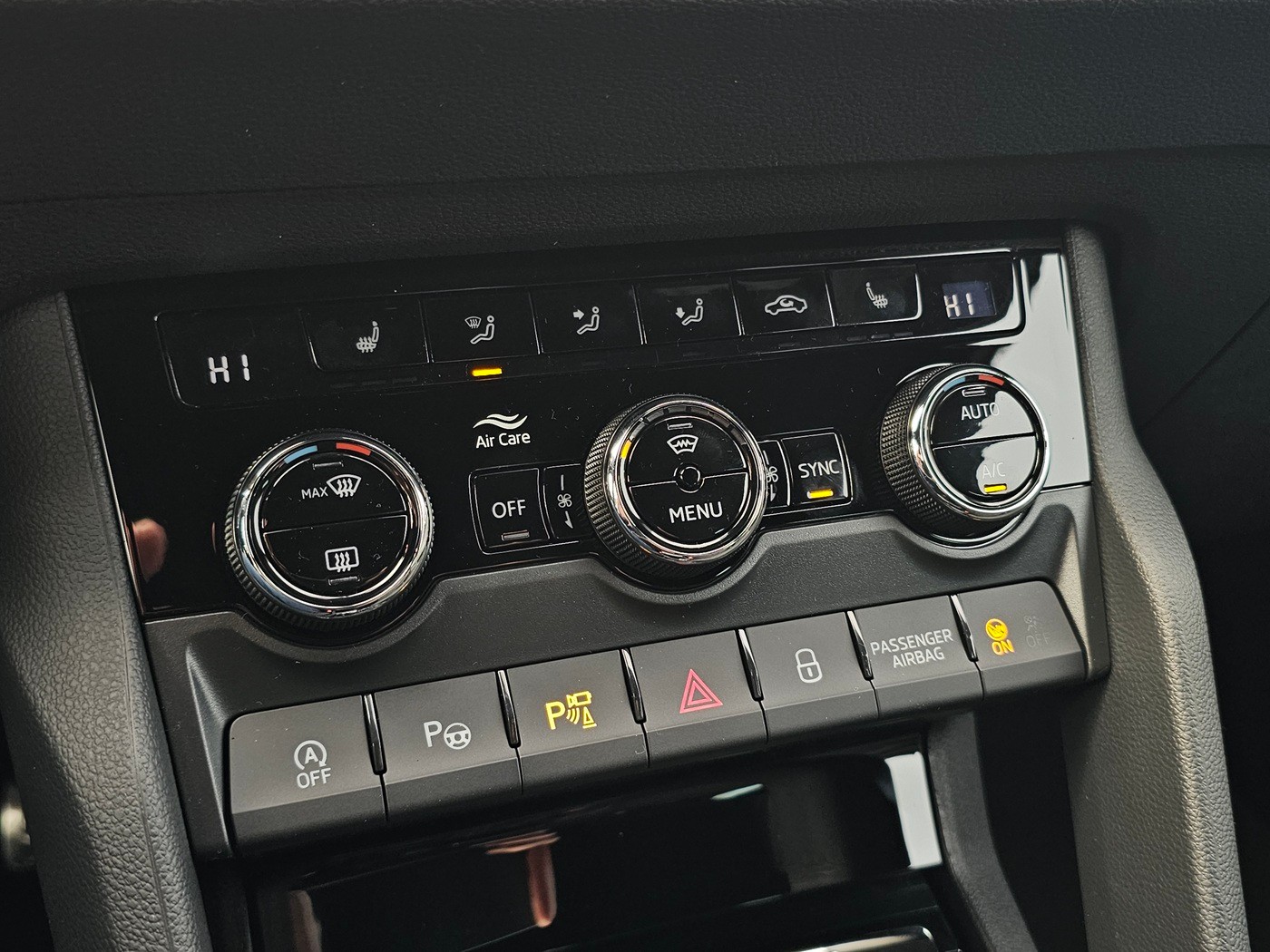 SKODA Karoq 2.0 TSI SportLine 4x4 DSG-image-11