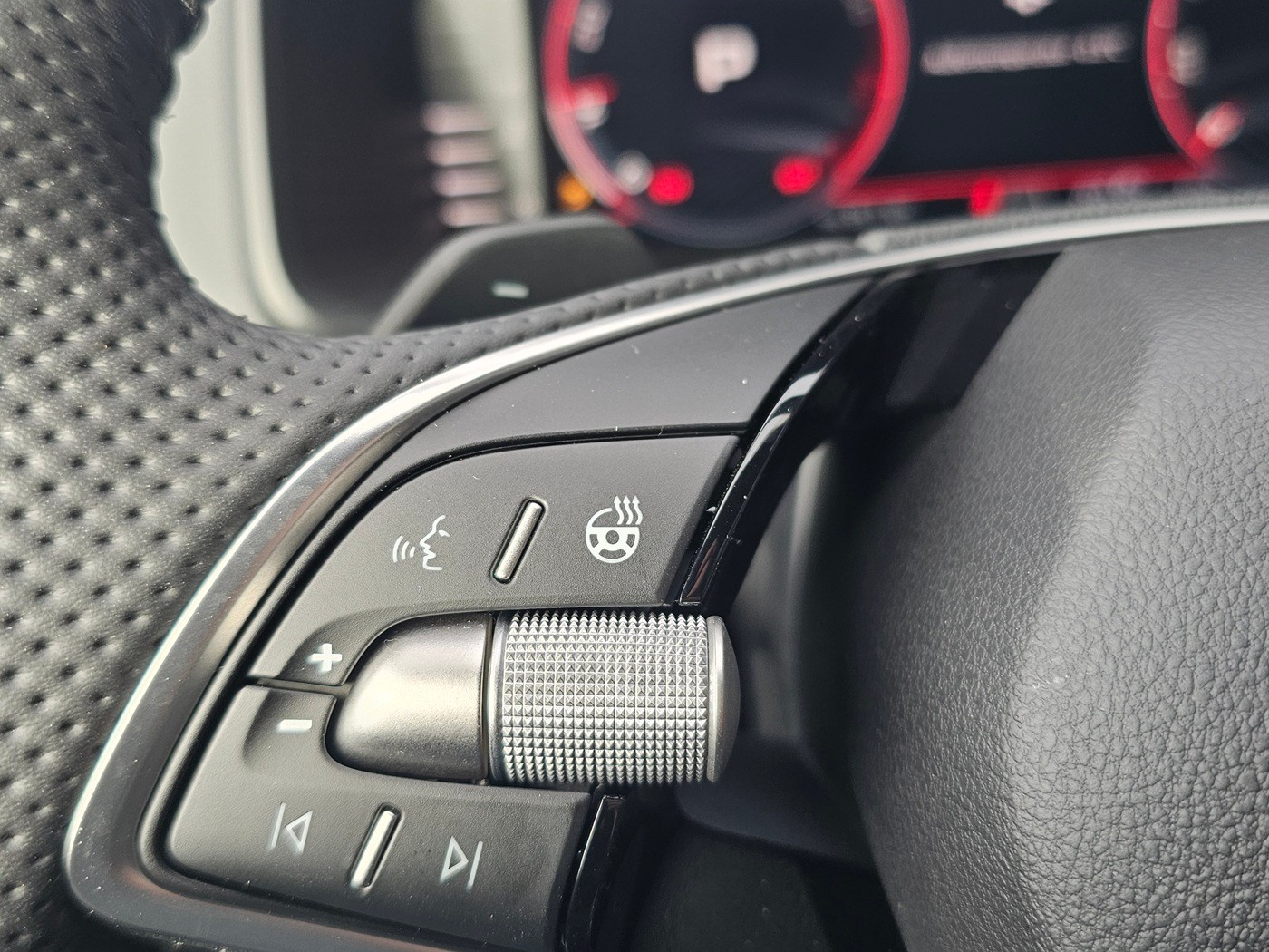 SKODA Karoq 2.0 TSI SportLine 4x4 DSG-image-14