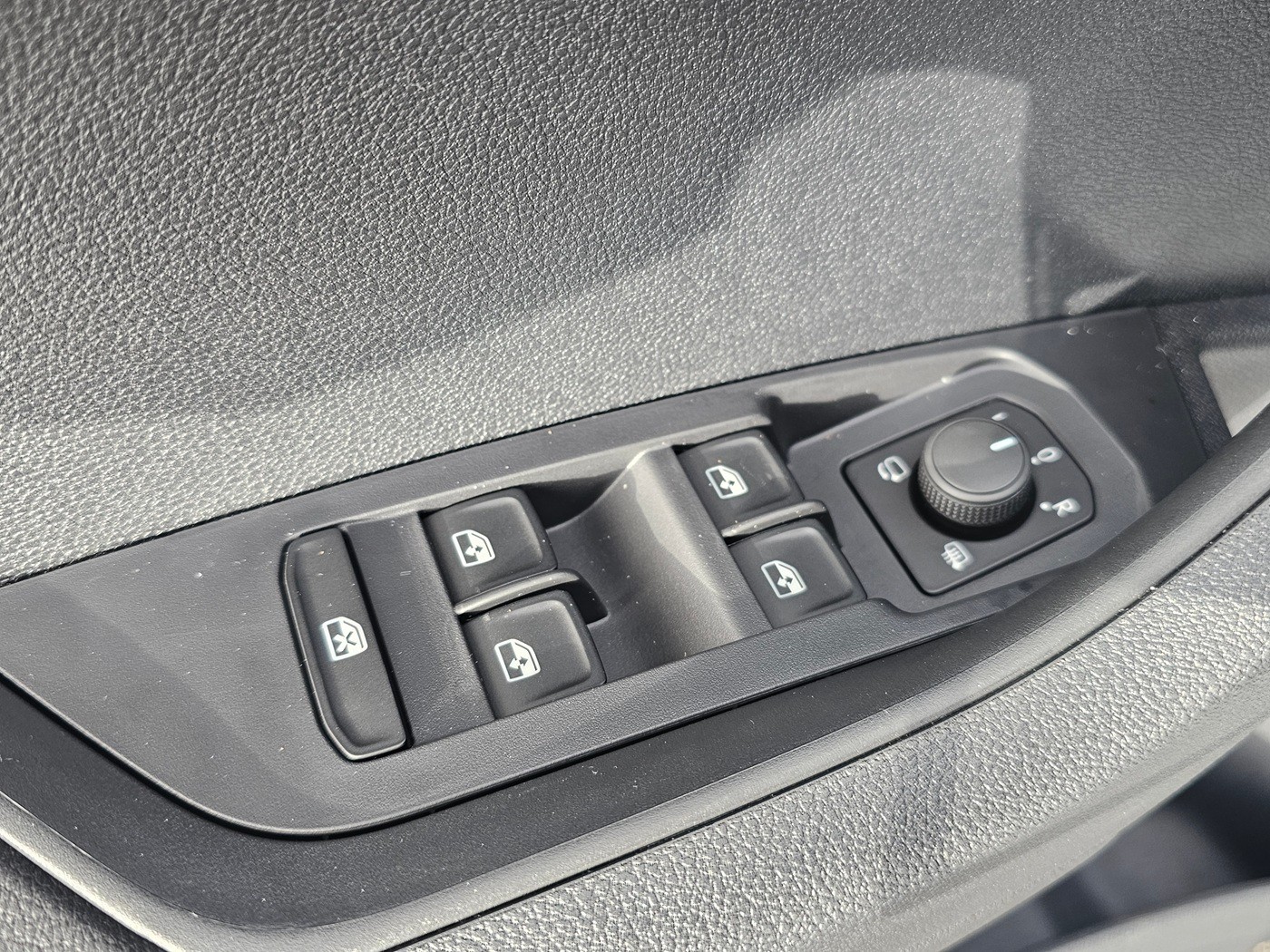 SKODA Karoq 2.0 TSI SportLine 4x4 DSG-image-16