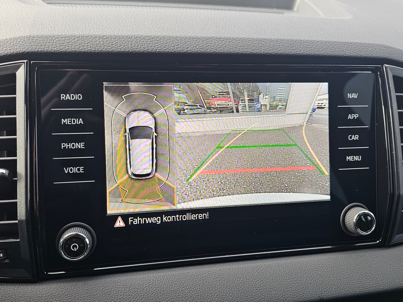 SKODA Karoq 2.0 TSI SportLine 4x4 DSG-image-10