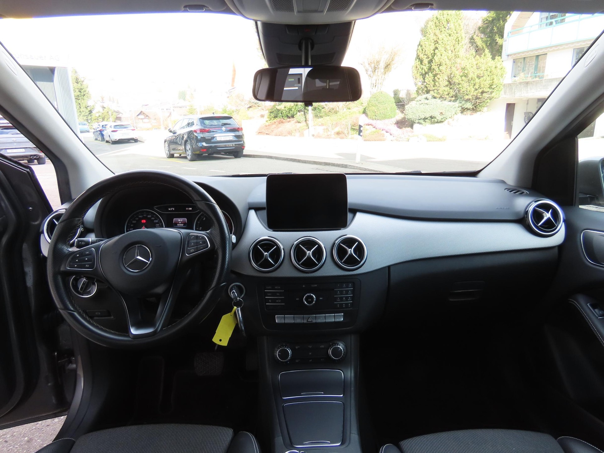 MERCEDES-BENZ B 220 d Swiss Star 4m-image-10