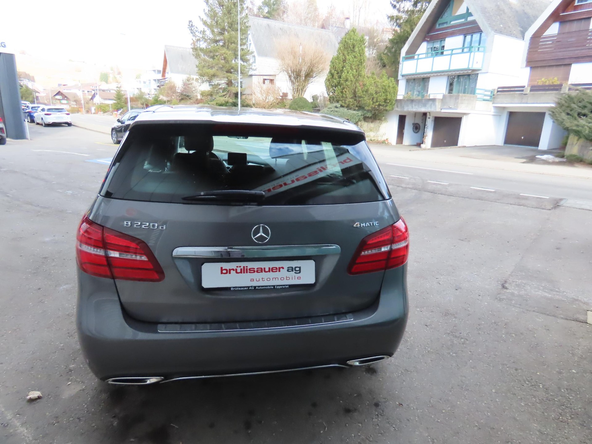 MERCEDES-BENZ B 220 d Swiss Star 4m-image-4