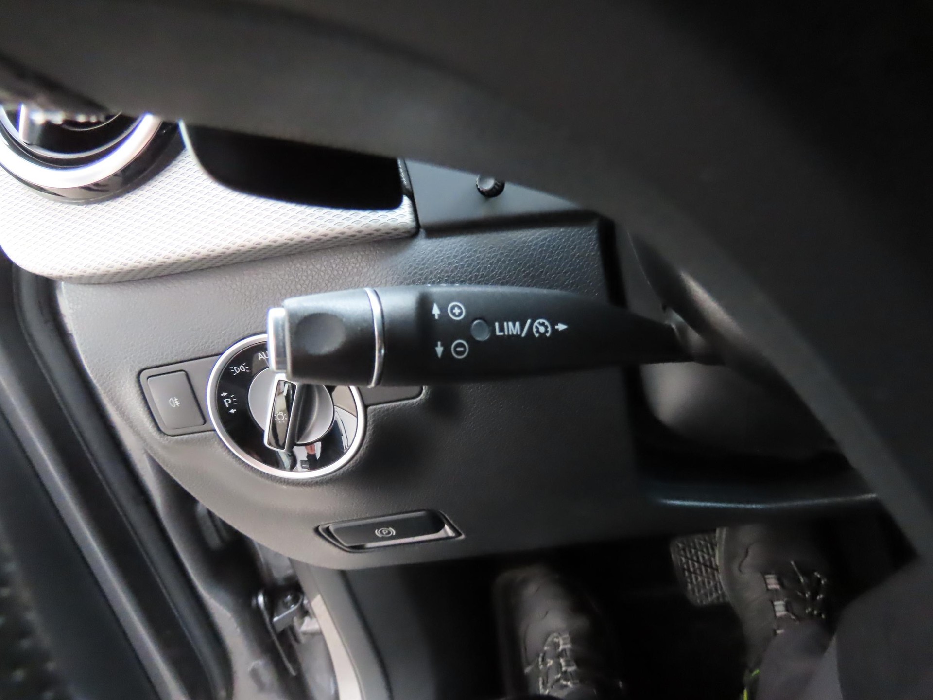 MERCEDES-BENZ B 220 d Swiss Star 4m-image-11