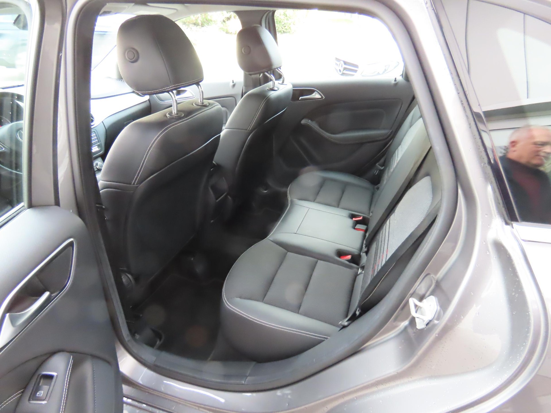 MERCEDES-BENZ B 220 d Swiss Star 4m-image-8