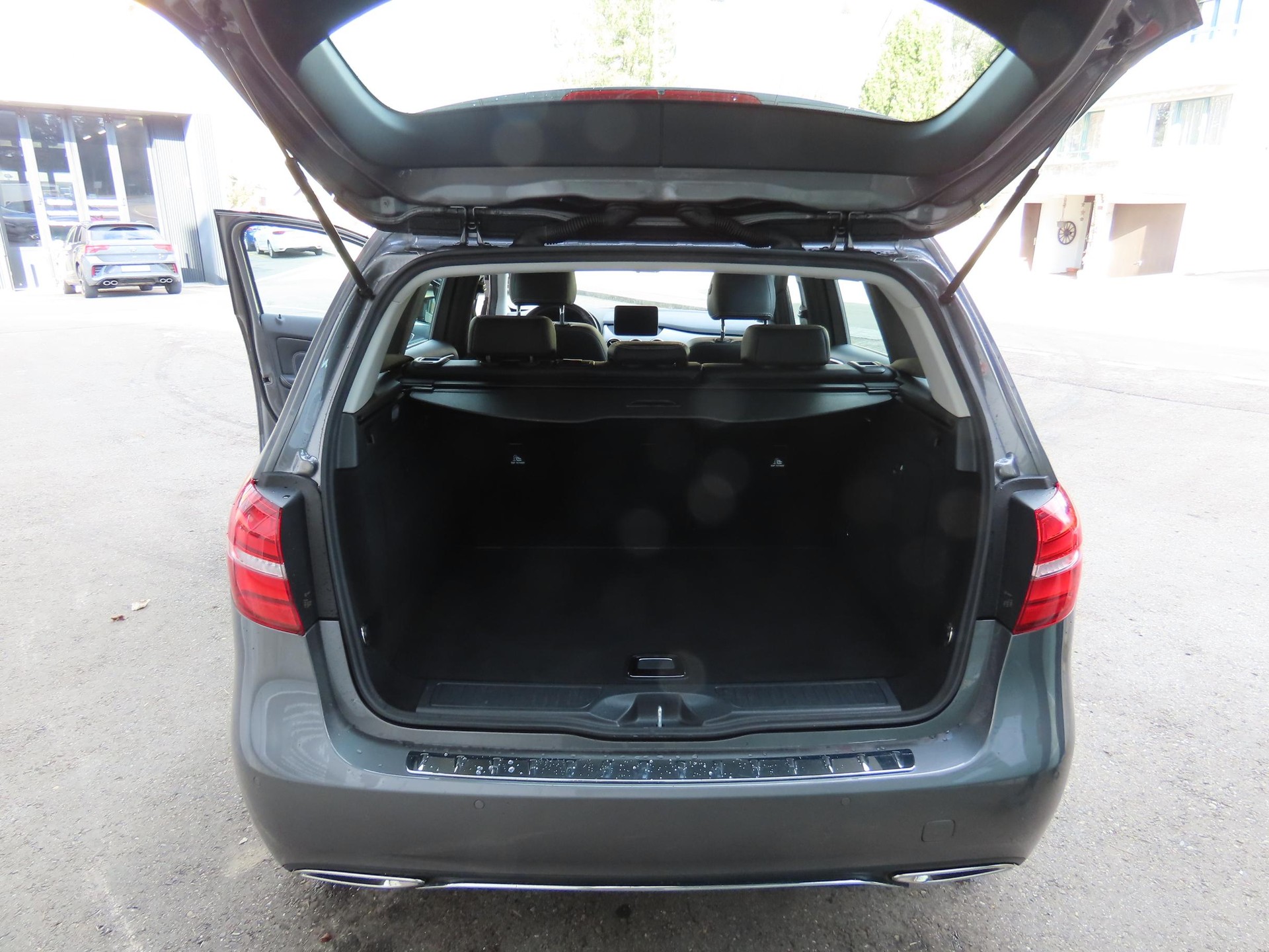 MERCEDES-BENZ B 220 d Swiss Star 4m-image-9