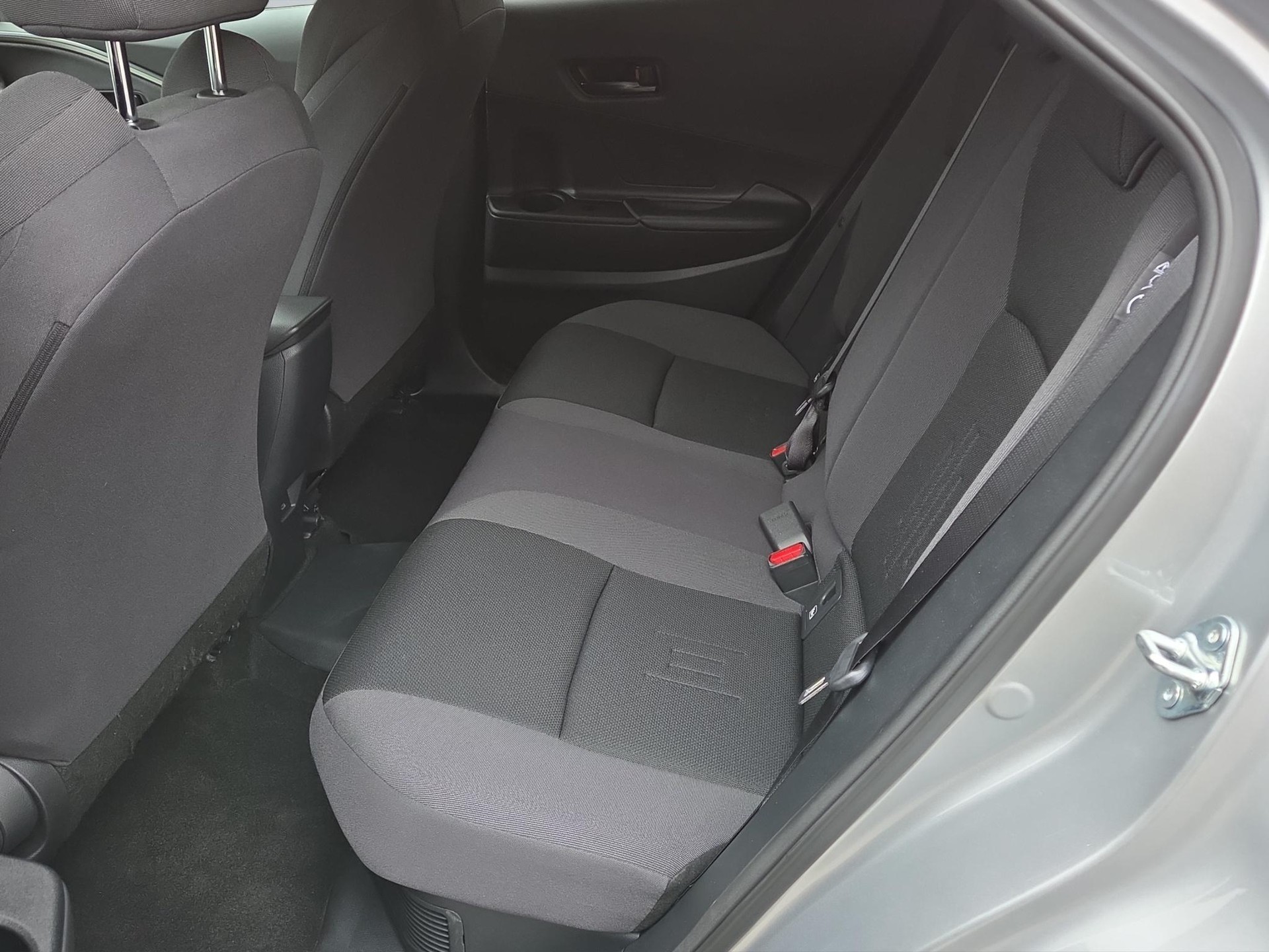 TOYOTA C-HR 2.0 PHEV Swiss Edition-image-14