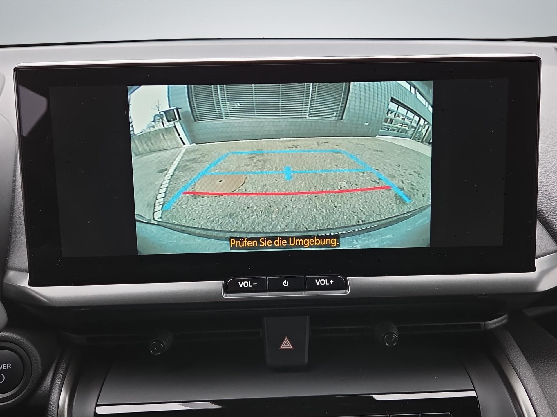 TOYOTA C-HR 2.0 PHEV Swiss Edition-image-13