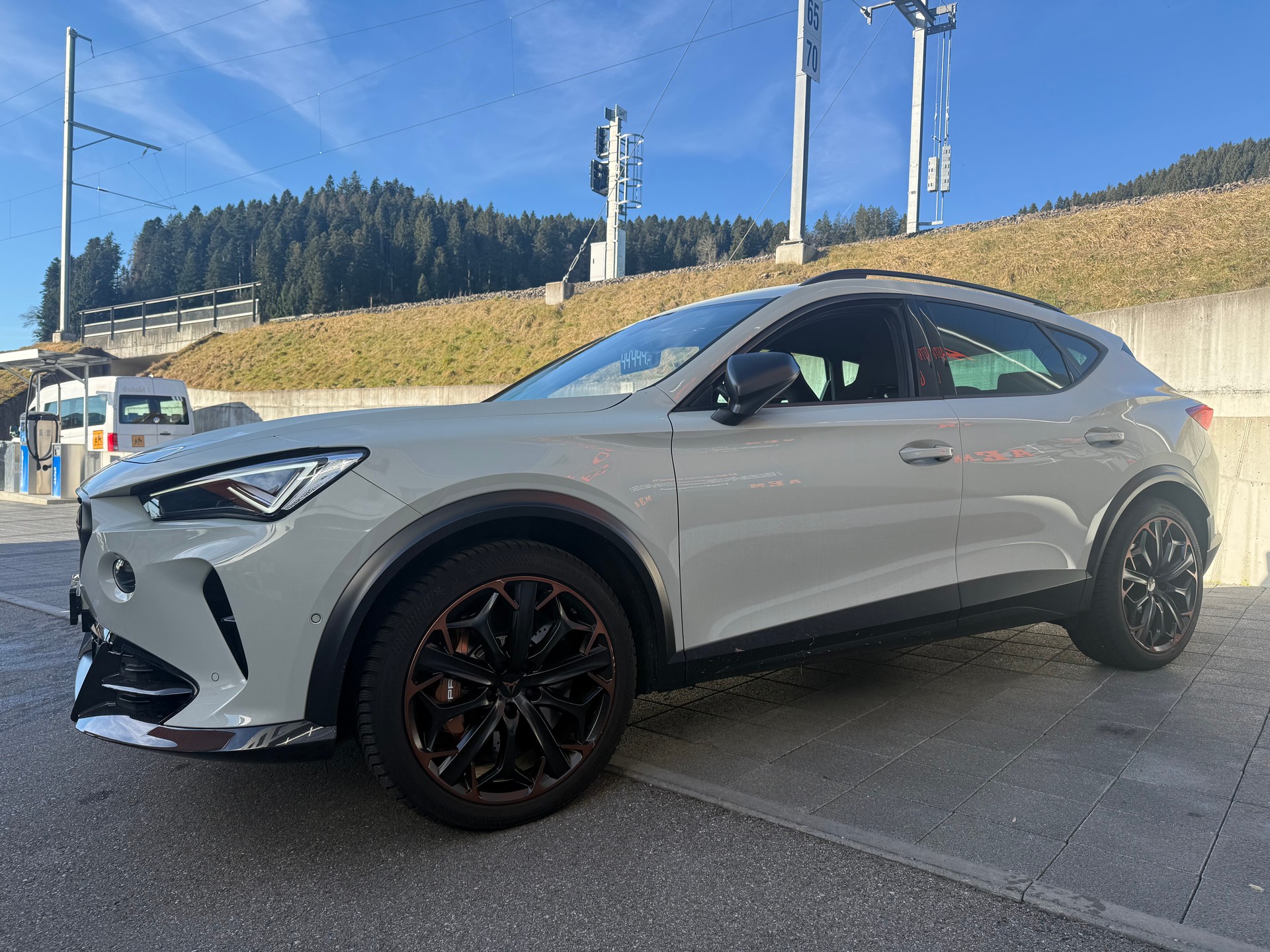 CUPRA Formentor 2.5TSI VZ5 Taiga Grey 4Drive DSG-image-3