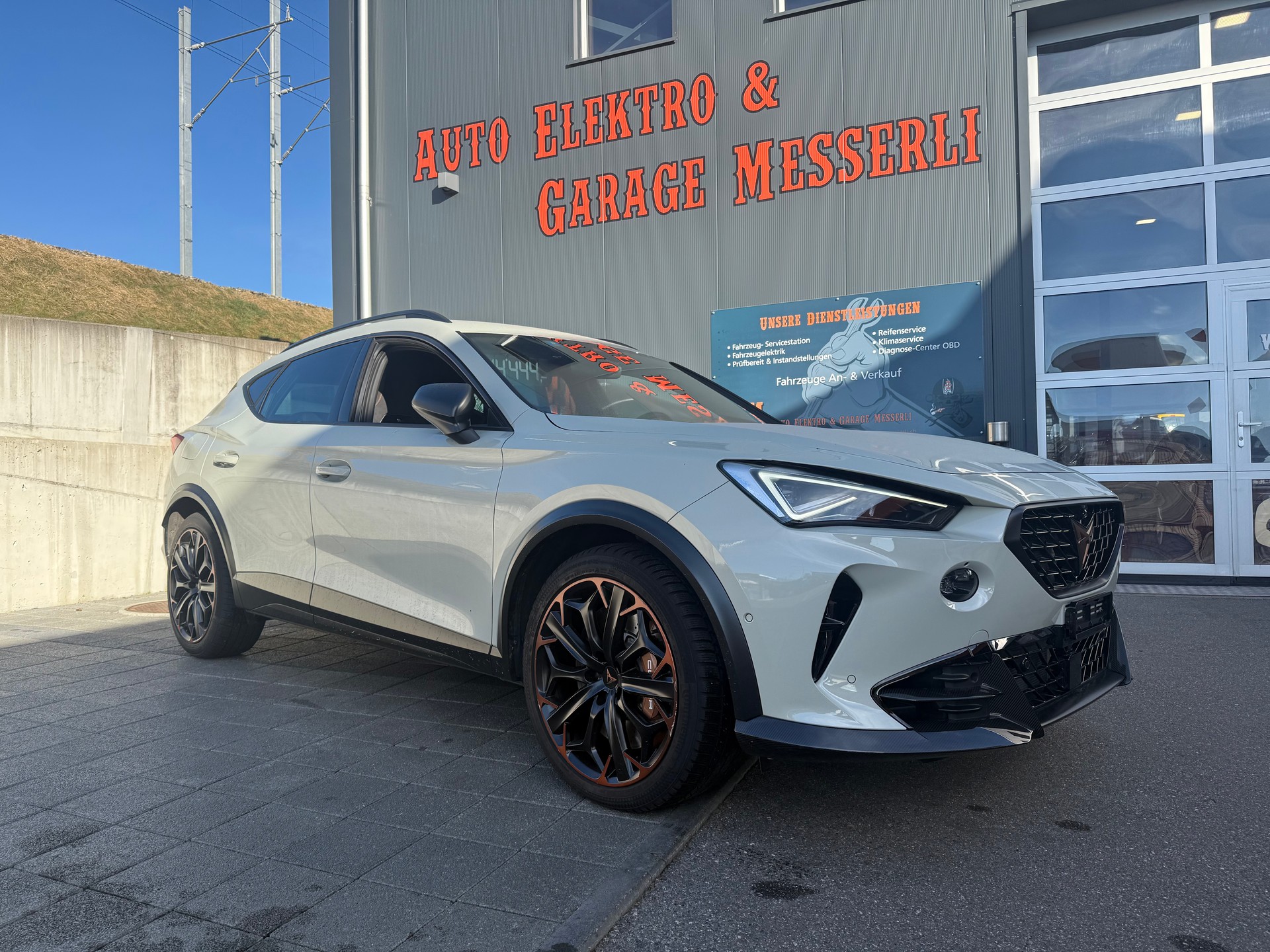 CUPRA Formentor 2.5TSI VZ5 Taiga Grey 4Drive DSG-image-1