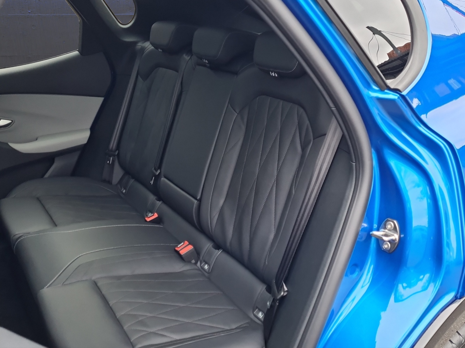 FORD Capri Extended Range (77 kWh) Premium RWD AUTOMAT-image-12
