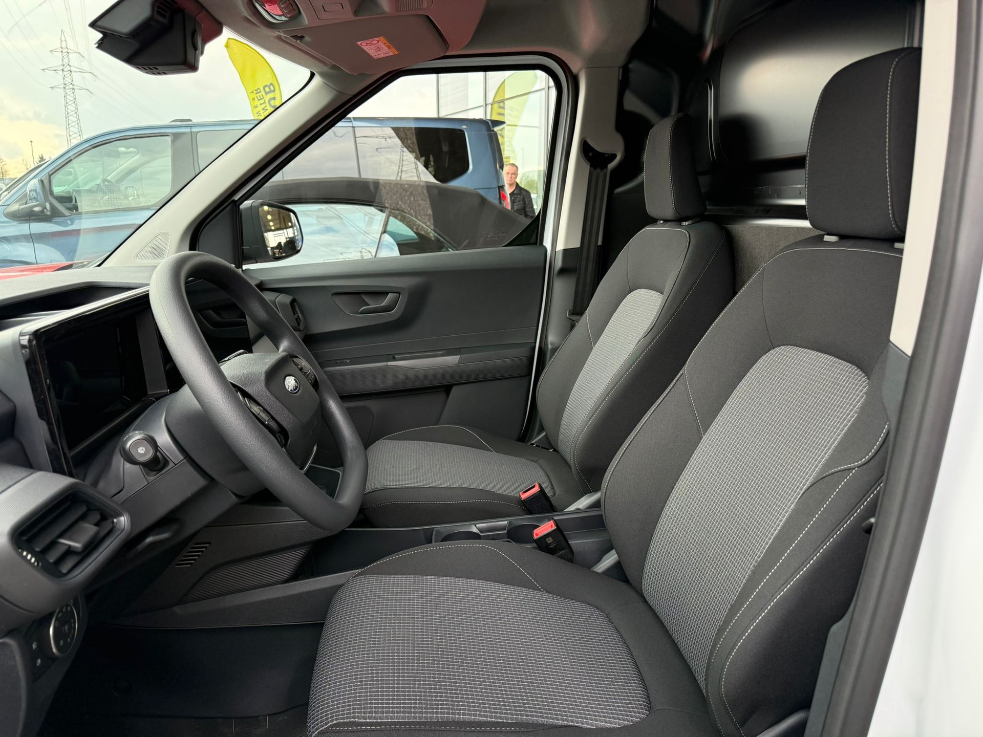 FORD E-Transit Courier Van Trend 43,5kWh-image-9