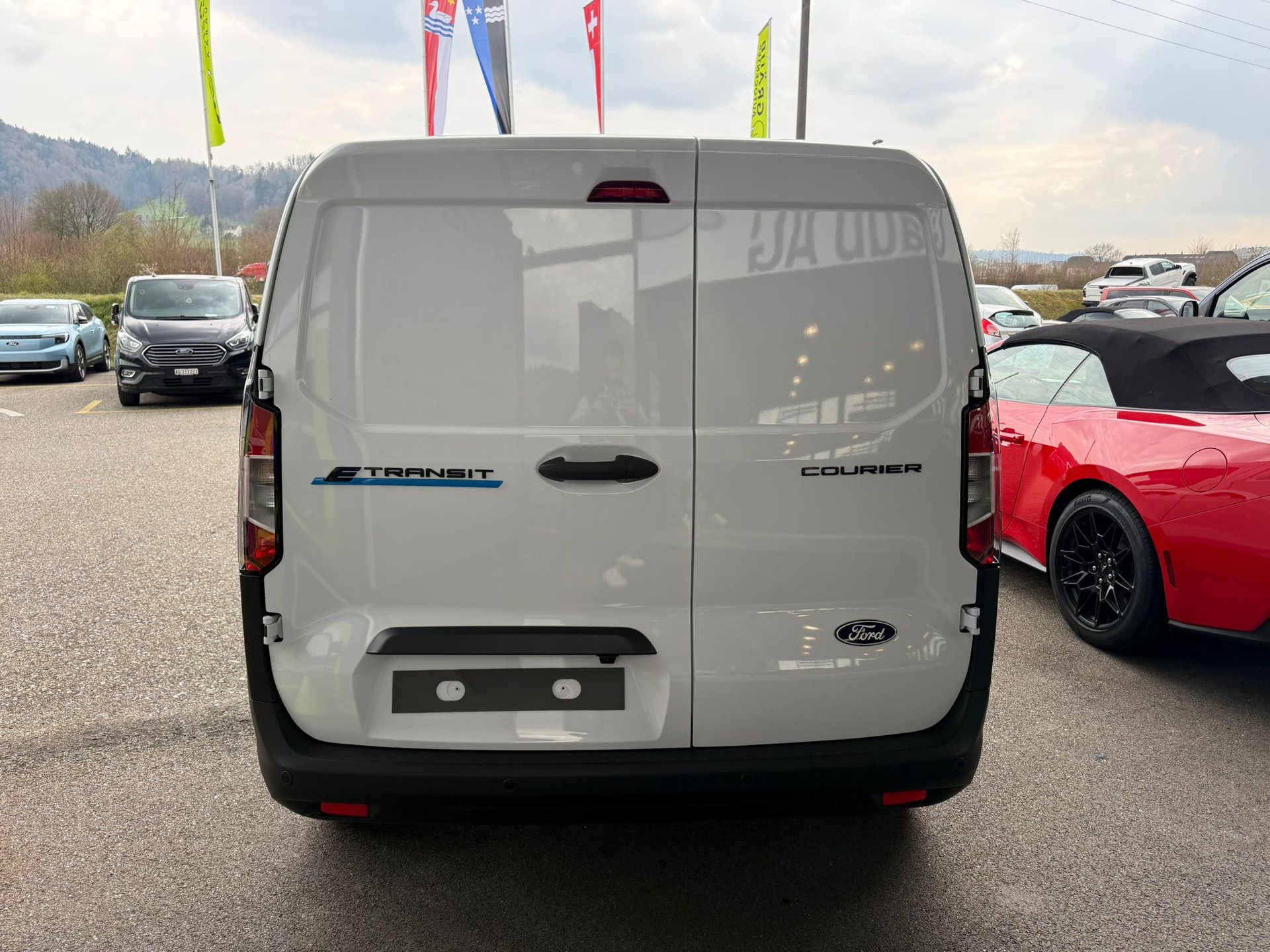 FORD E-Transit Courier Van Trend 43,5kWh-image-6