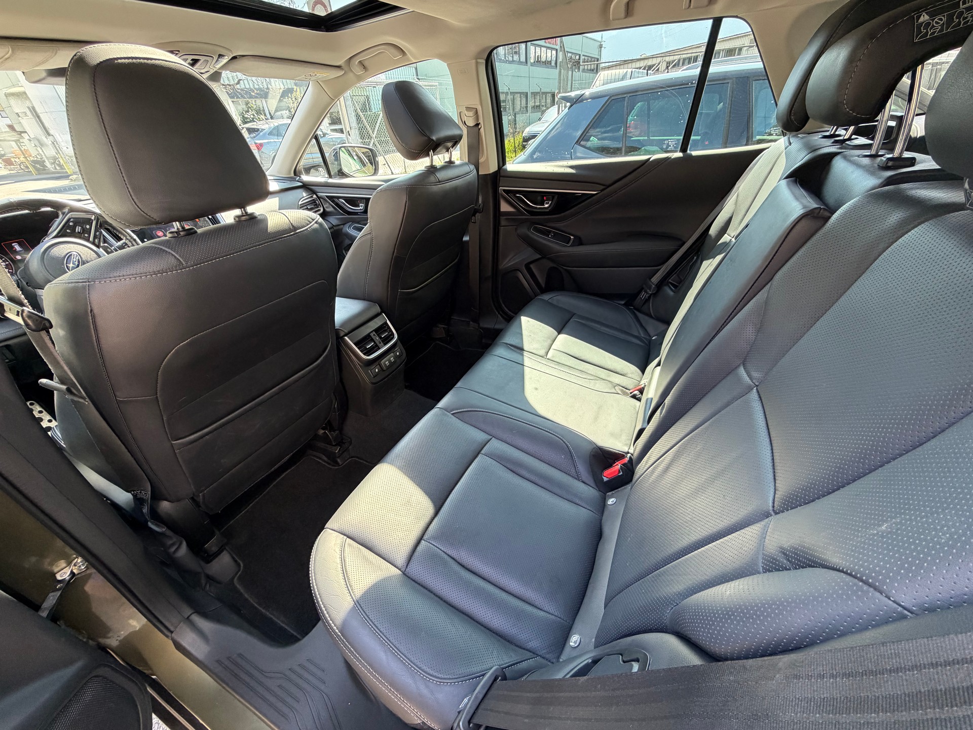 SUBARU Outback 2.5i Luxury AWD Lineartronic-image-8