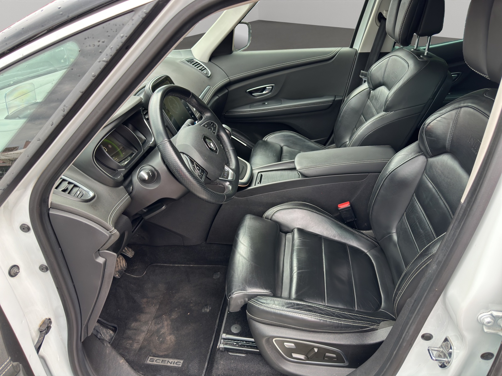 RENAULT Scénic 1.5 dCi Initiale Paris EDC-image-8