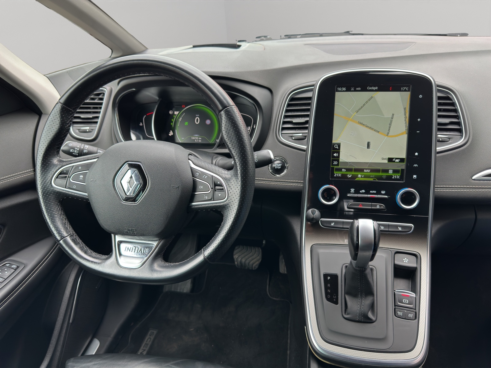 RENAULT Scénic 1.5 dCi Initiale Paris EDC-image-9