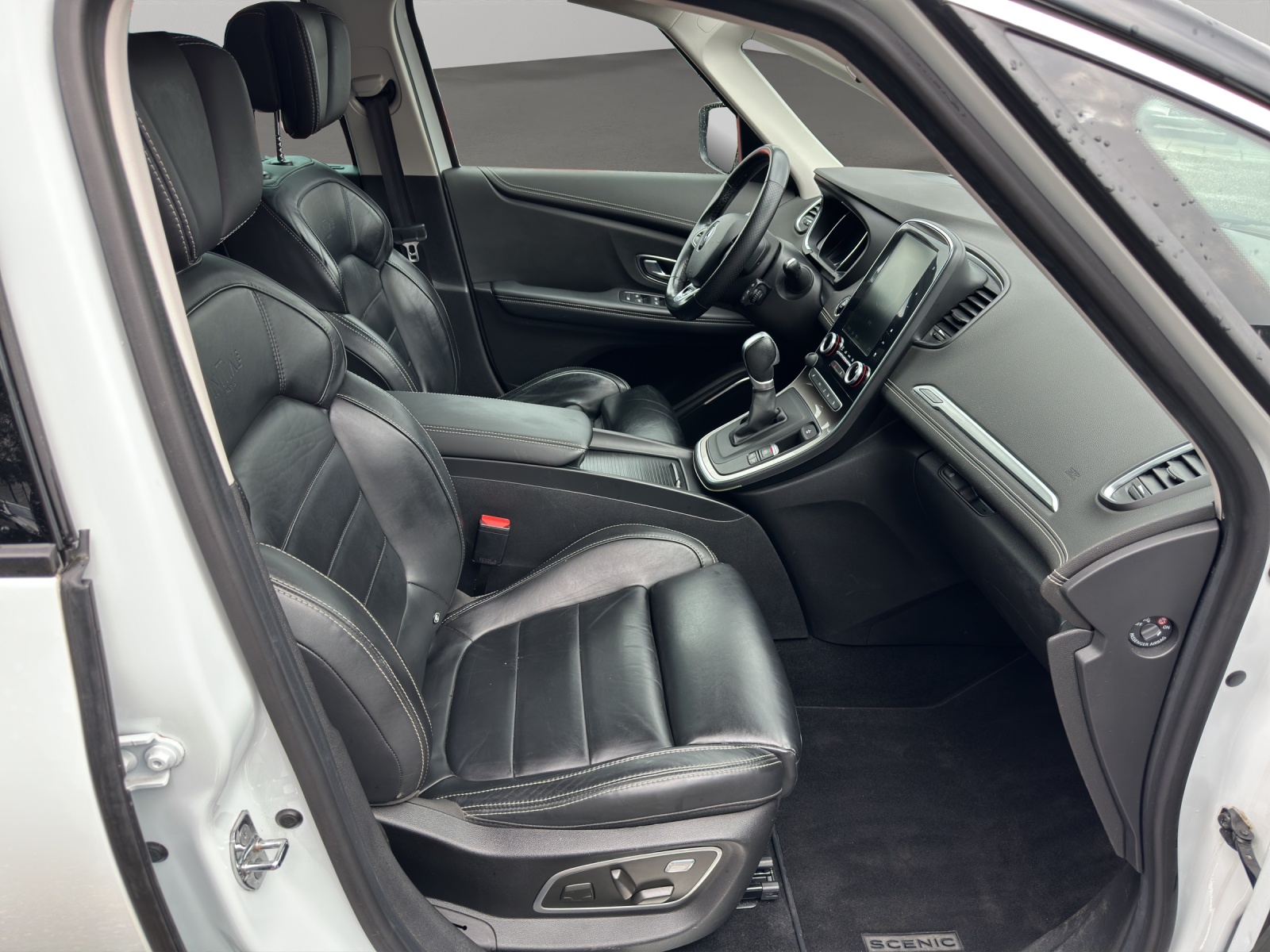 RENAULT Scénic 1.5 dCi Initiale Paris EDC-image-10