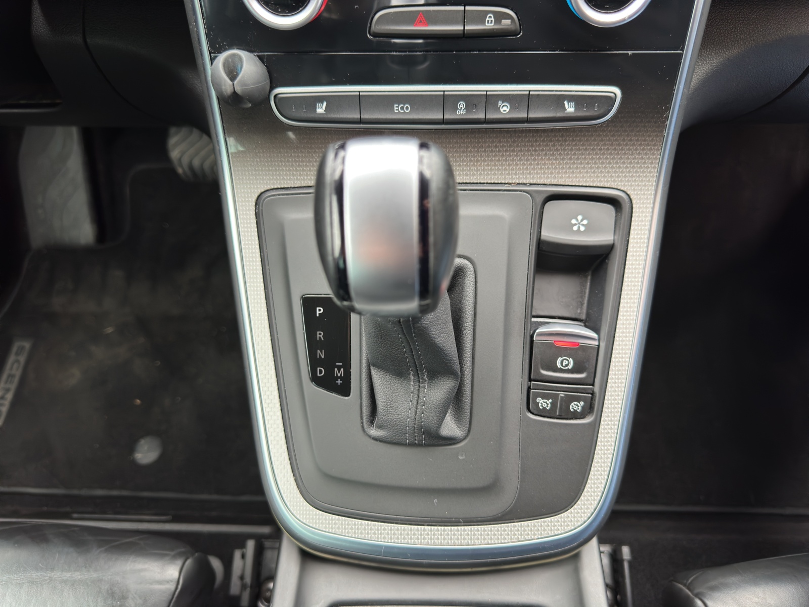 RENAULT Scénic 1.5 dCi Initiale Paris EDC-image-13