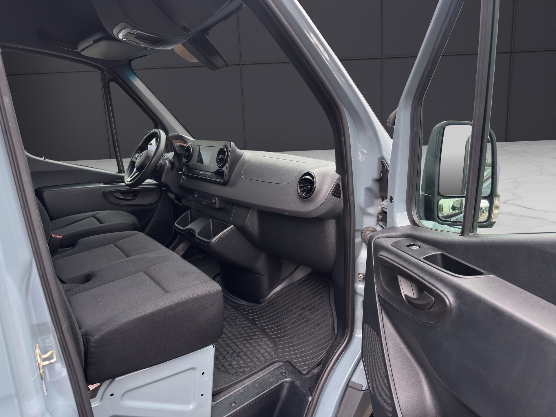 MERCEDES-BENZ Sprinter 214 CDI Standard 9G-TRONIC FWD-image-10