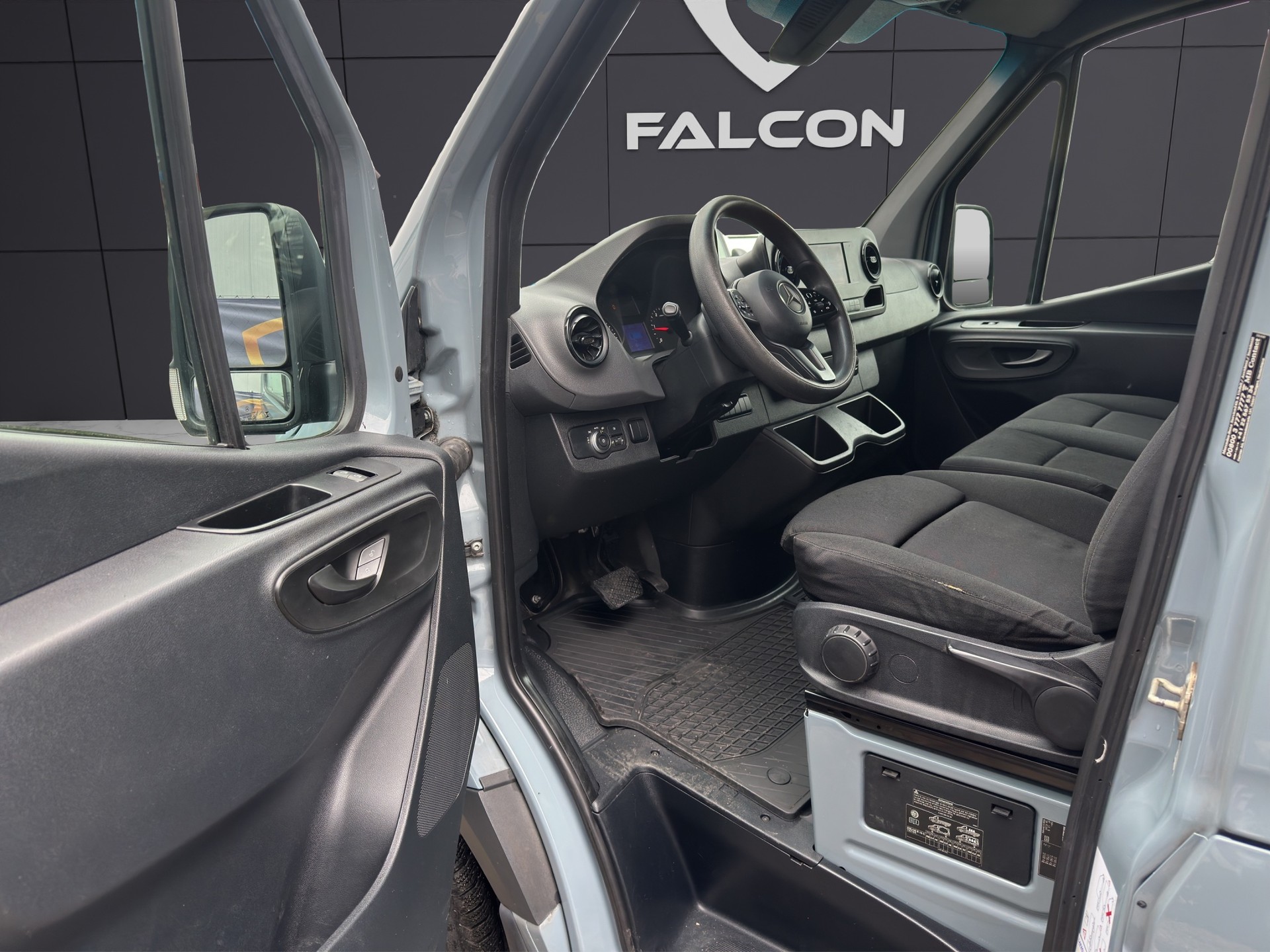 MERCEDES-BENZ Sprinter 214 CDI Standard 9G-TRONIC FWD-image-8