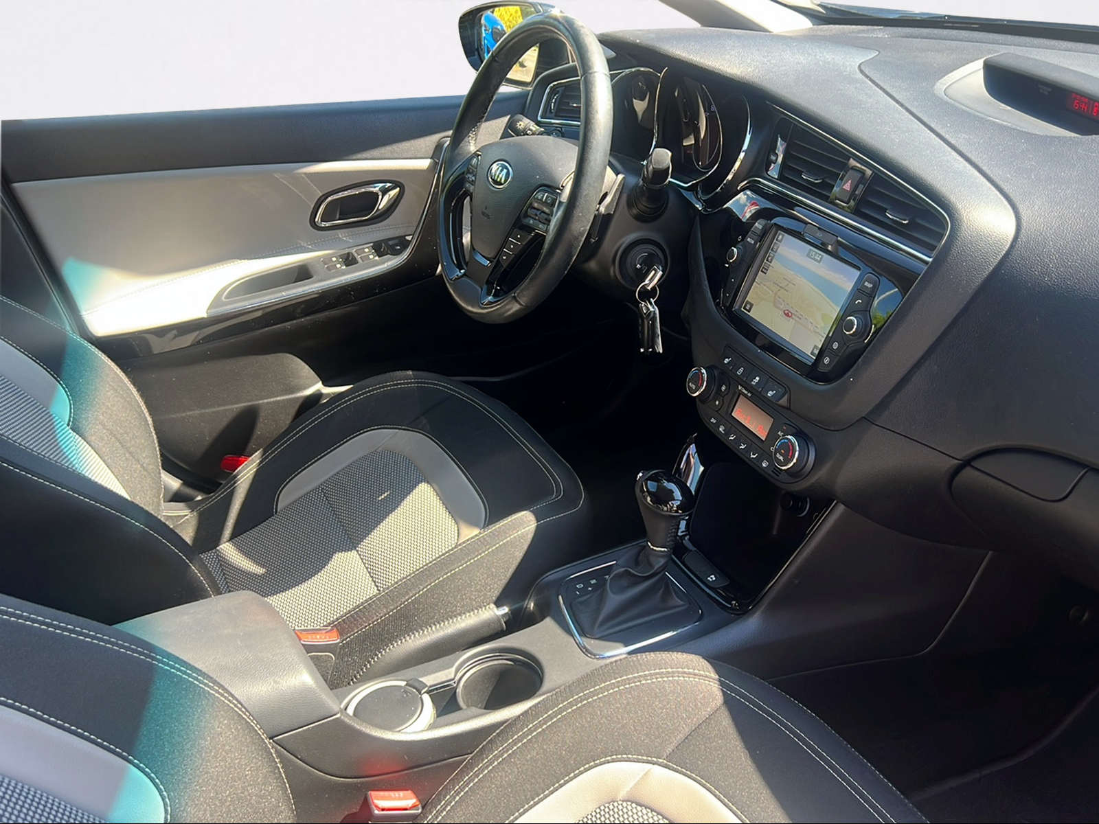 KIA Cee'd 1.6 GDi Swiss Champion DCT-image-2