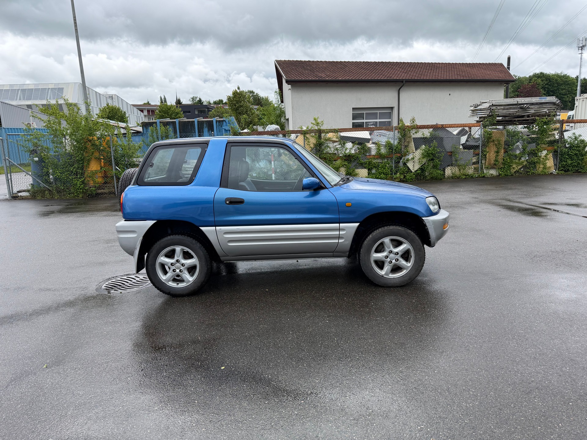 TOYOTA RAV-4-image-3