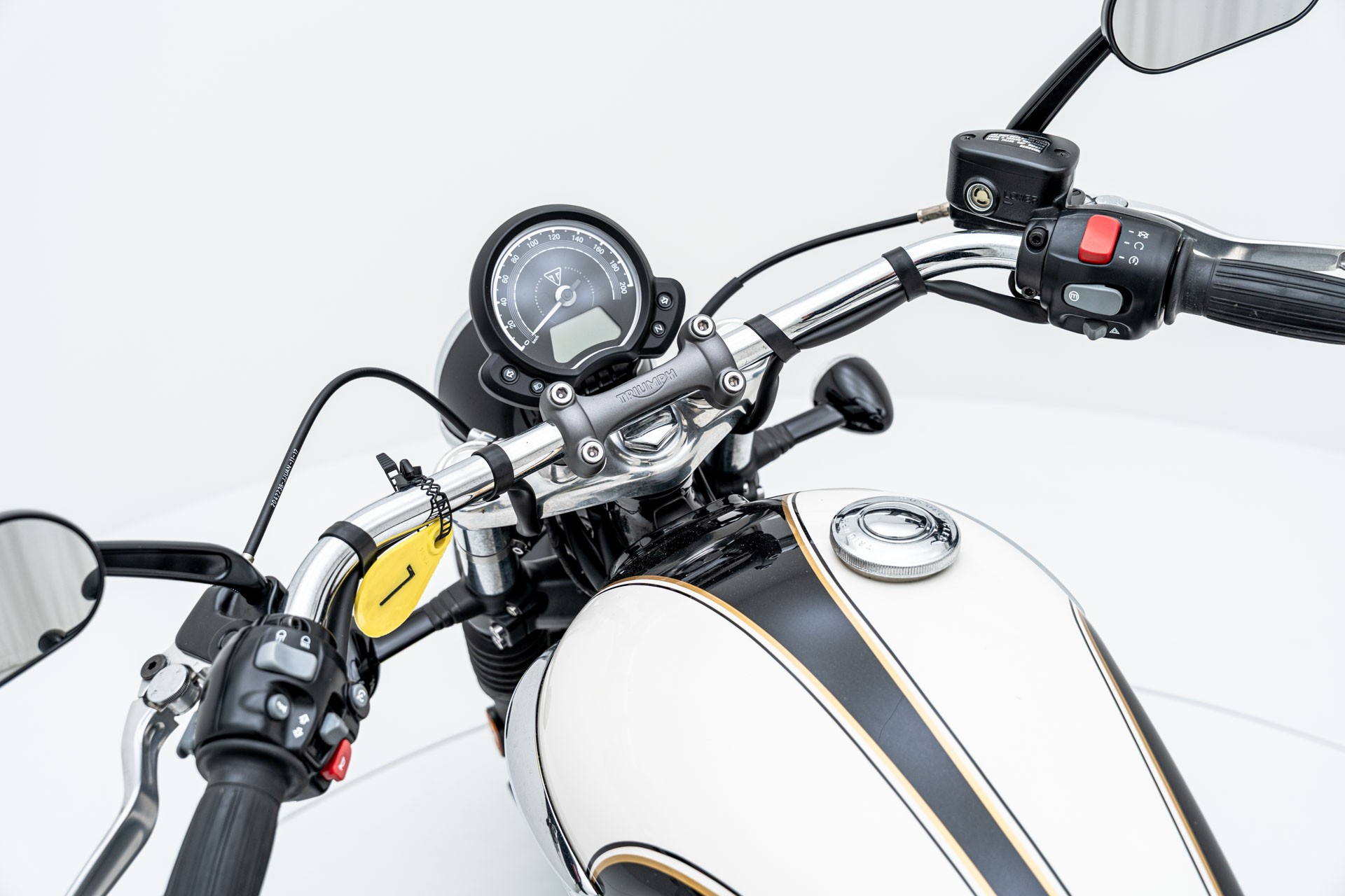 TRIUMPH Bonneville 1200 Speedmaster ABS-image-7