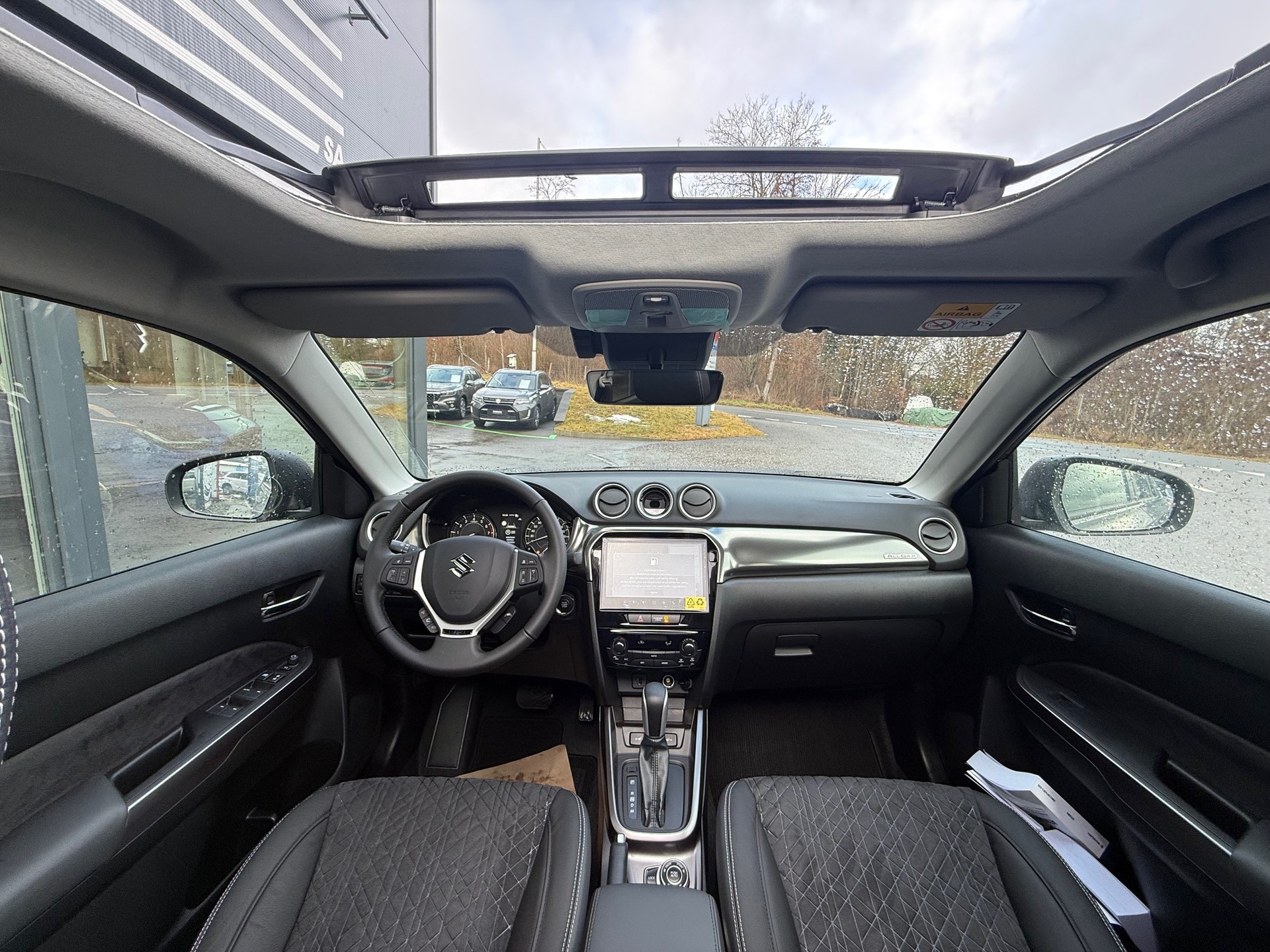 SUZUKI Vitara 1.4 Boosterjet Sakura Top 4x4 Hybrid Automatic-image-11