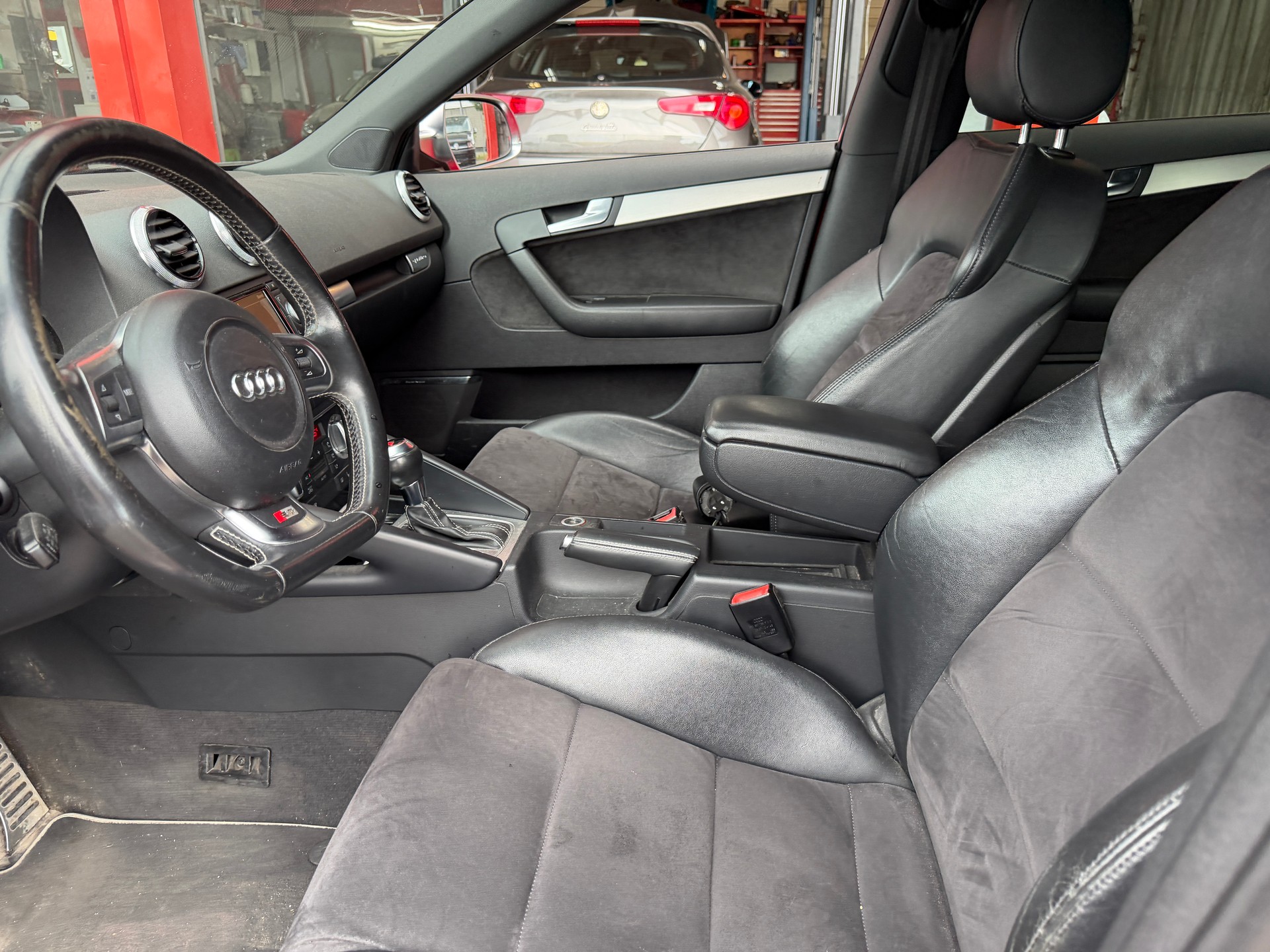 AUDI S3 Sportback 2.0 TFSI quattro S-tronic-image-9