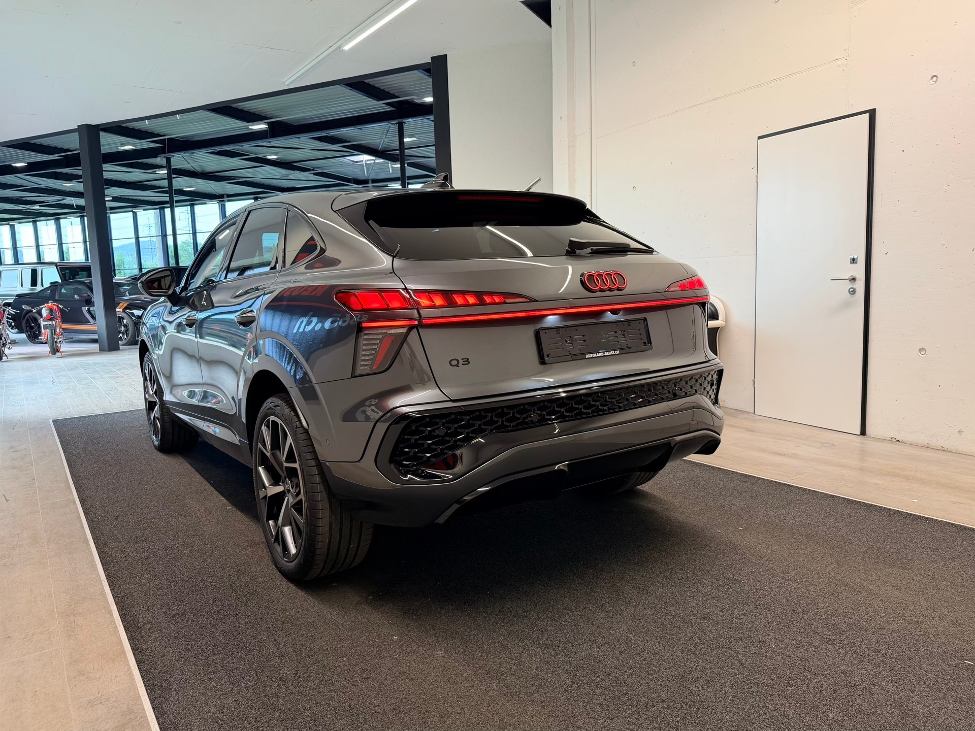 AUDI Q3 Sportback e-hybrid 200 kW S tronig-image-7