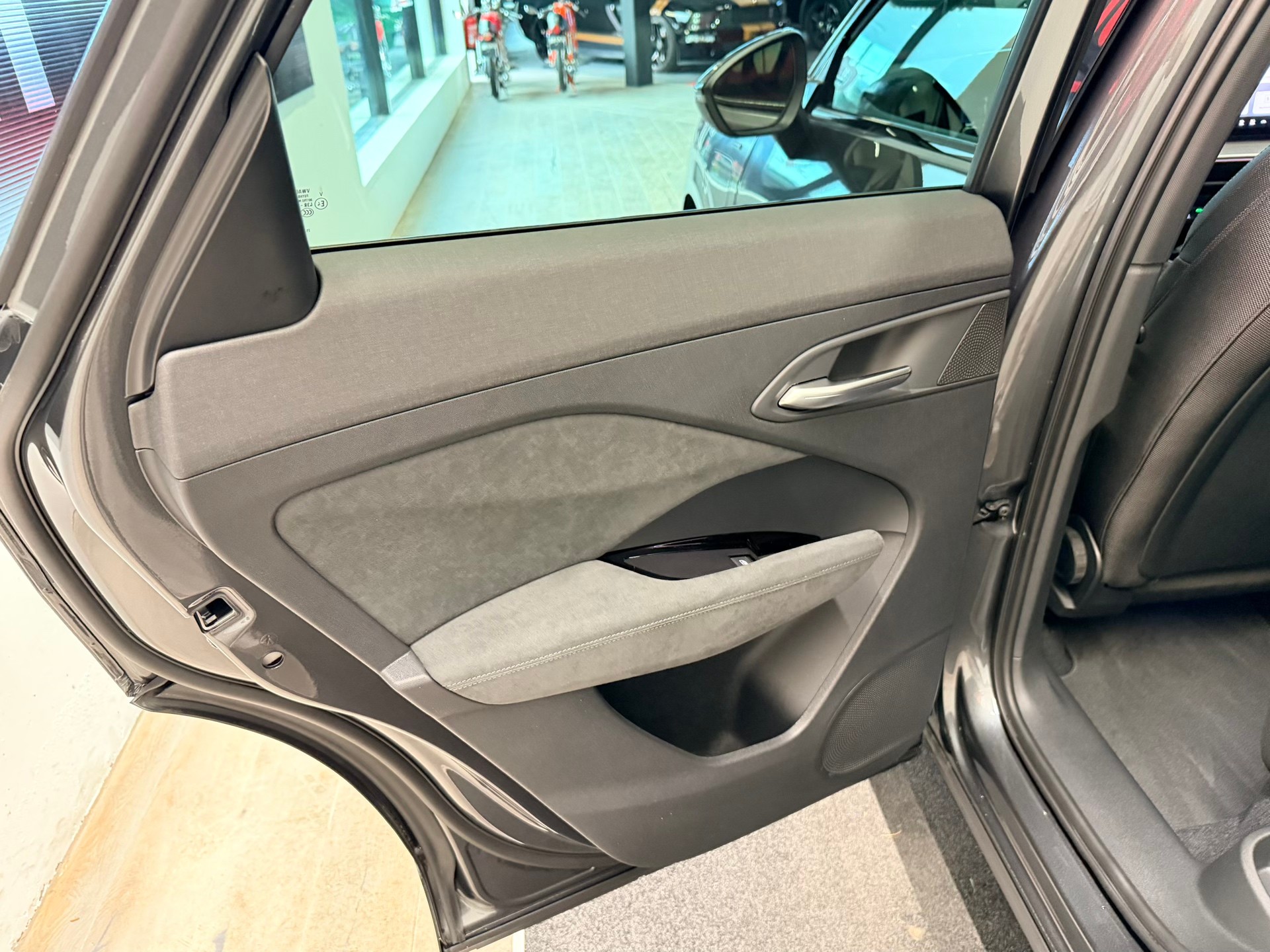 AUDI Q3 Sportback e-hybrid 200 kW S tronig-image-18