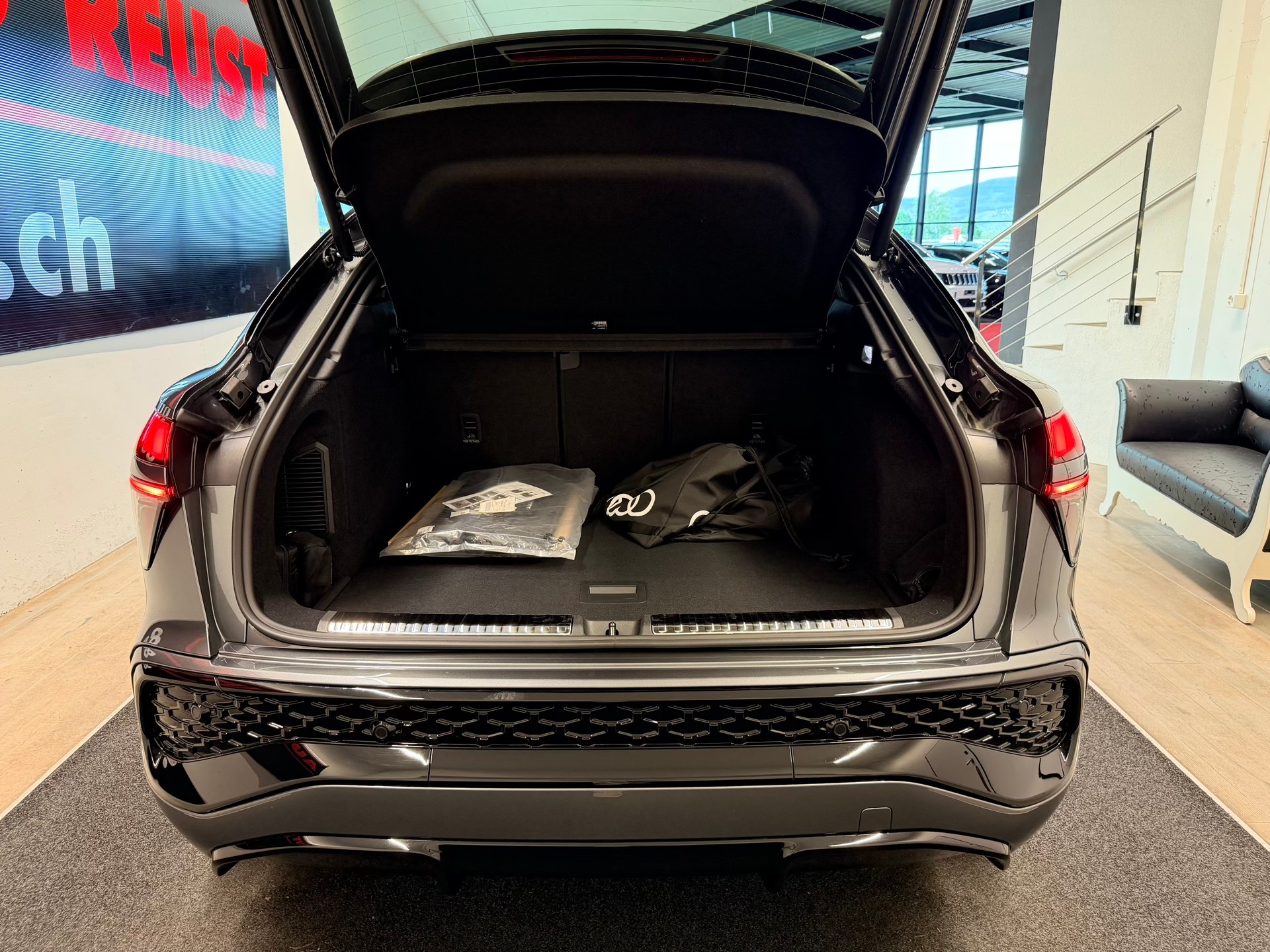 AUDI Q3 Sportback e-hybrid 200 kW S tronig-image-9