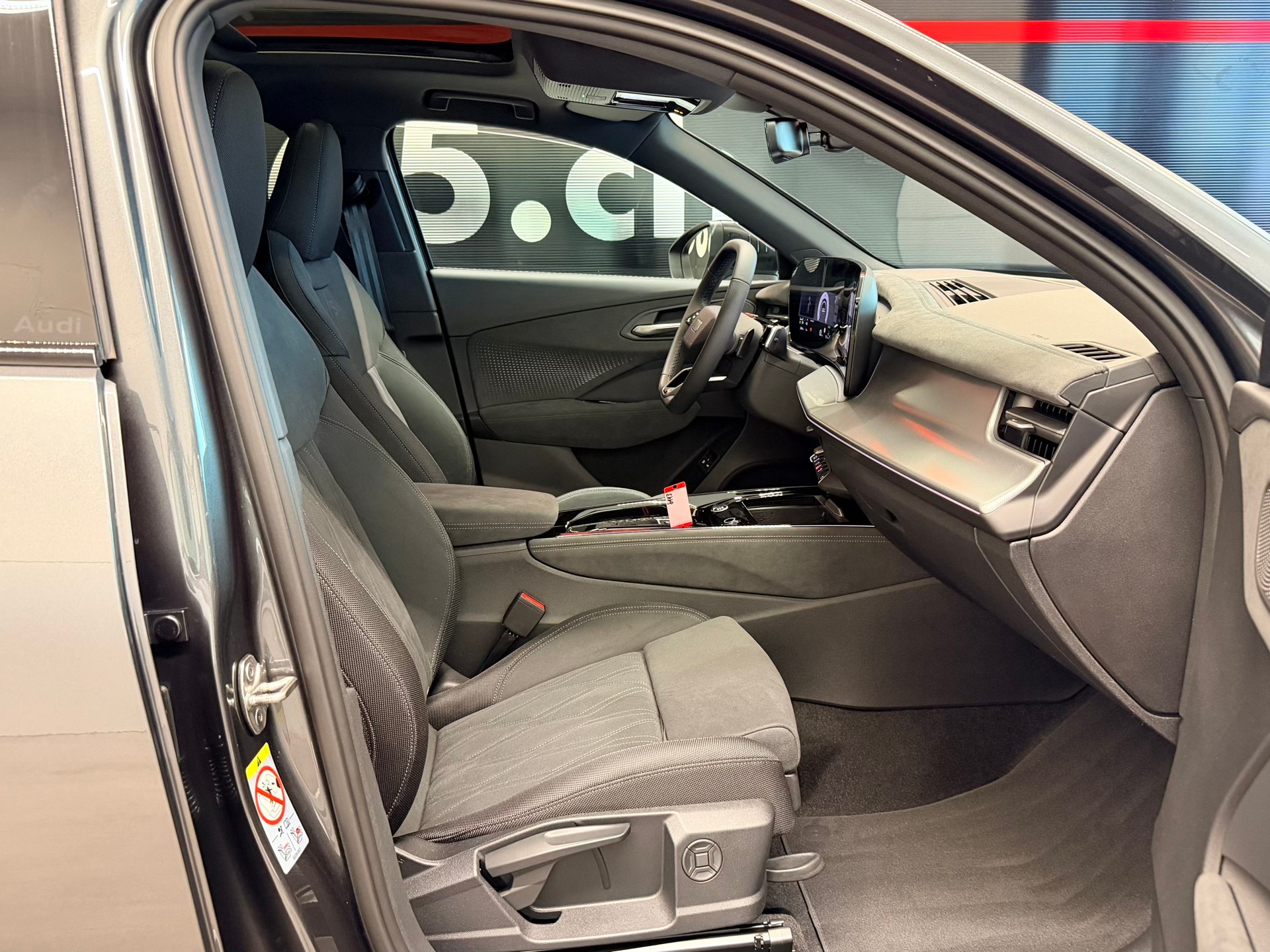 AUDI Q3 Sportback e-hybrid 200 kW S tronig-image-21