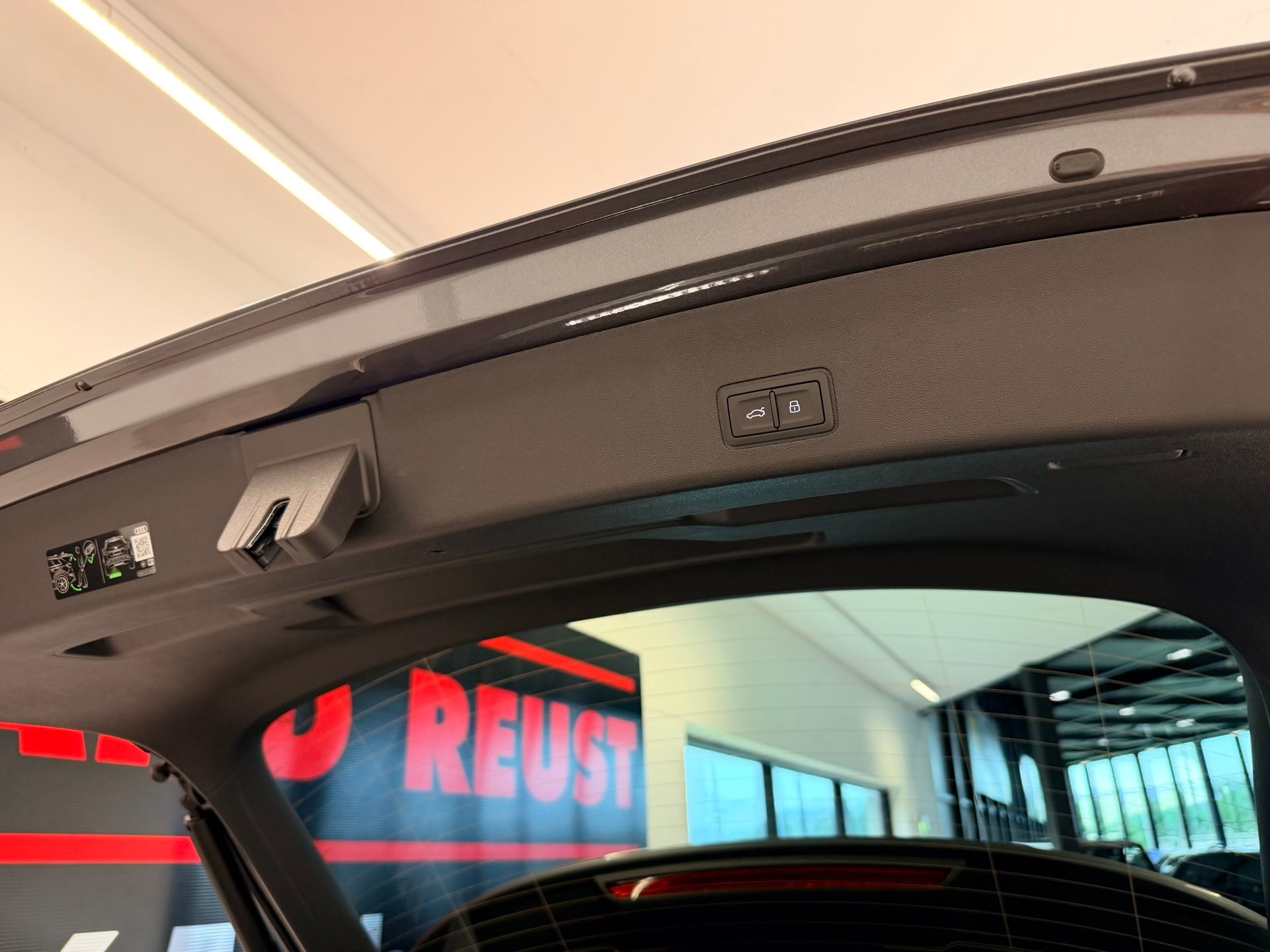 AUDI Q3 Sportback e-hybrid 200 kW S tronig-image-10