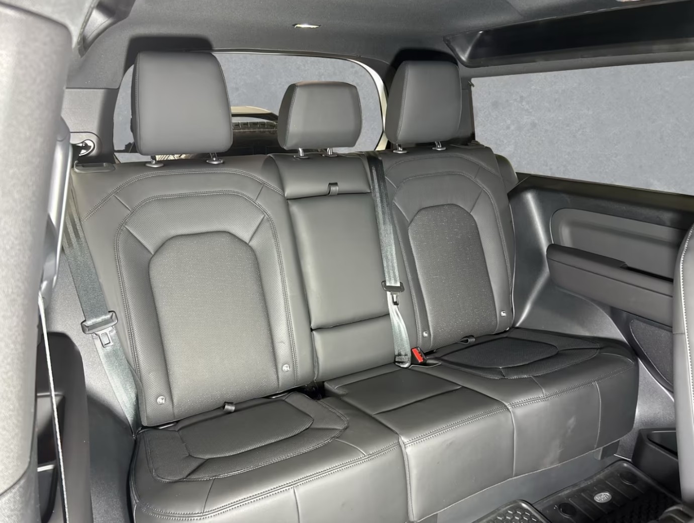 LAND ROVER Defender 90 3.0D I6 250 X-Dynamic SE AT8-image-10