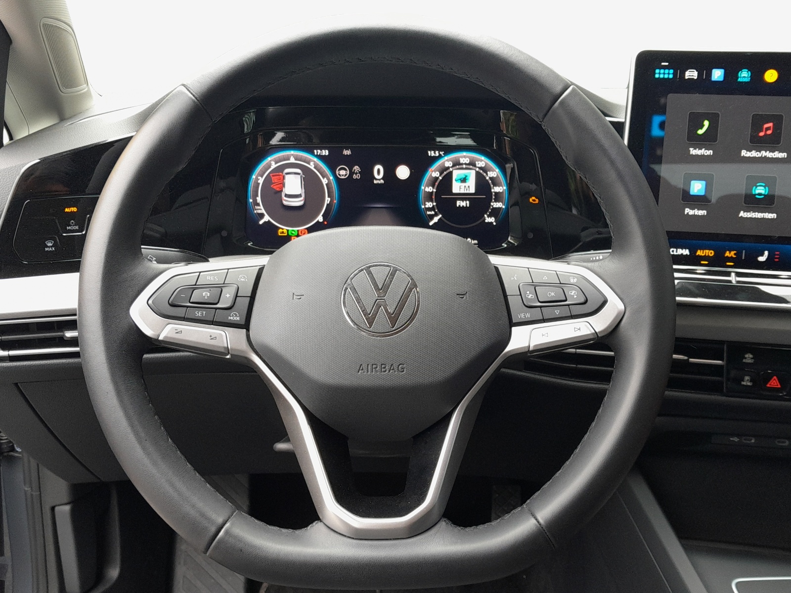 VW Golf 1.5 e TSI mHEV Life DSG-image-9