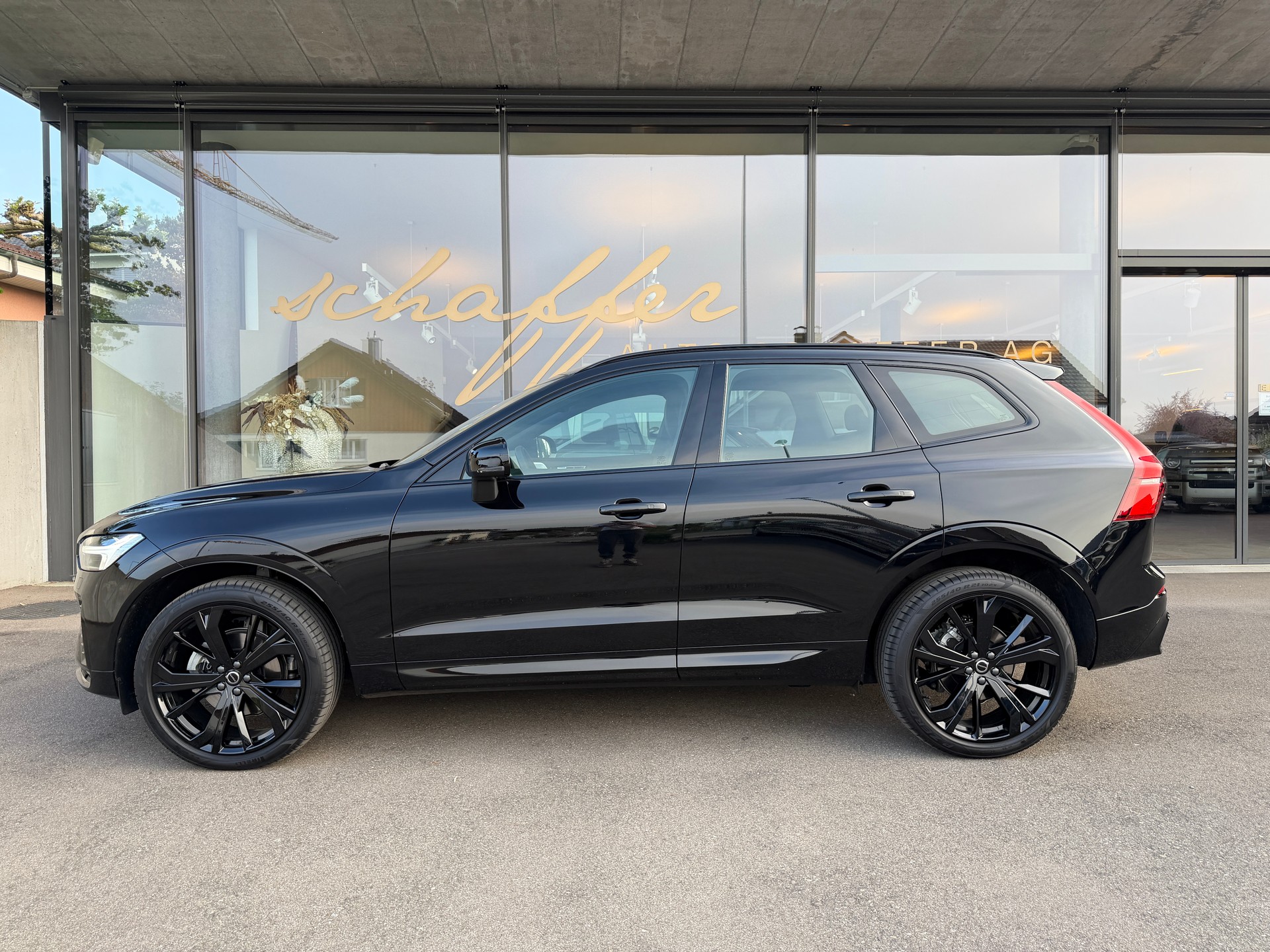 VOLVO XC60 B5 Benzin Mild Hybrid AWD Plus Dark Geartronic-showroom-element-3