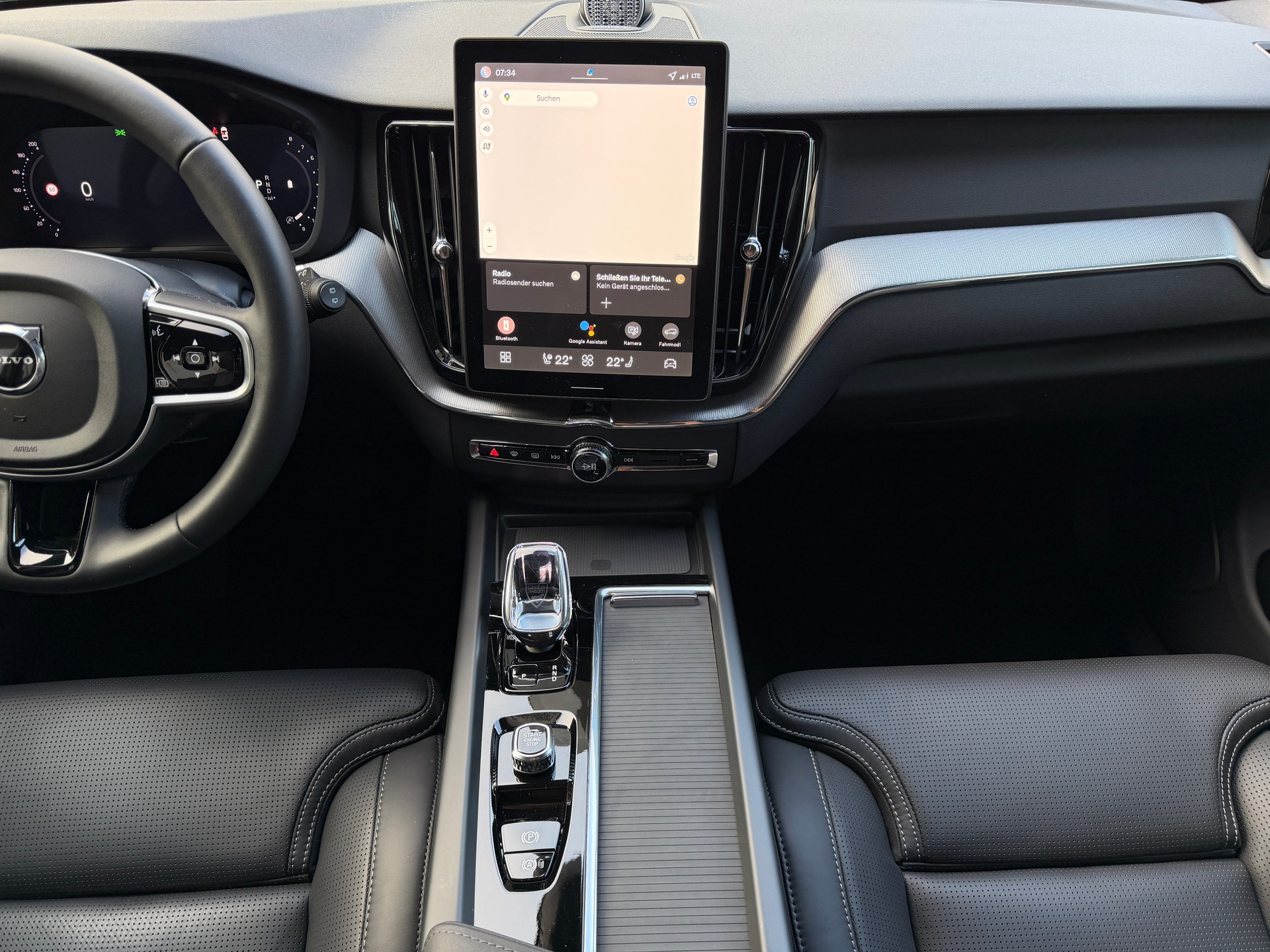 VOLVO XC60 B5 Benzin Mild Hybrid AWD Plus Dark **Bowers & Wilkins Soundsystem**-image-14