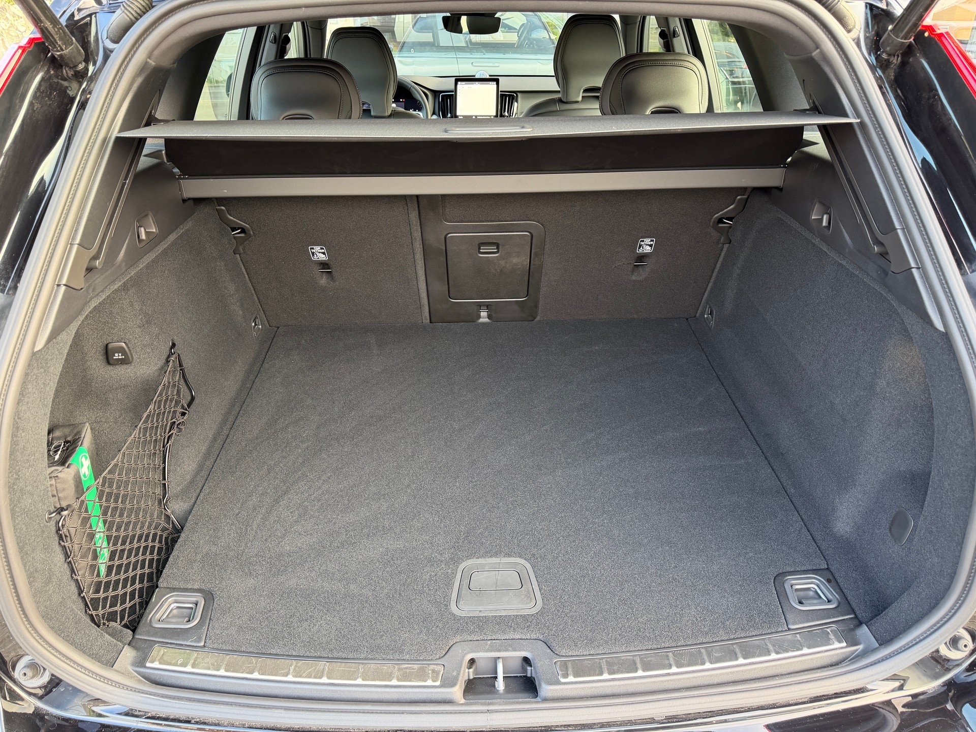 VOLVO XC60 B5 Benzin Mild Hybrid AWD Plus Dark **Bowers & Wilkins Soundsystem**-image-23