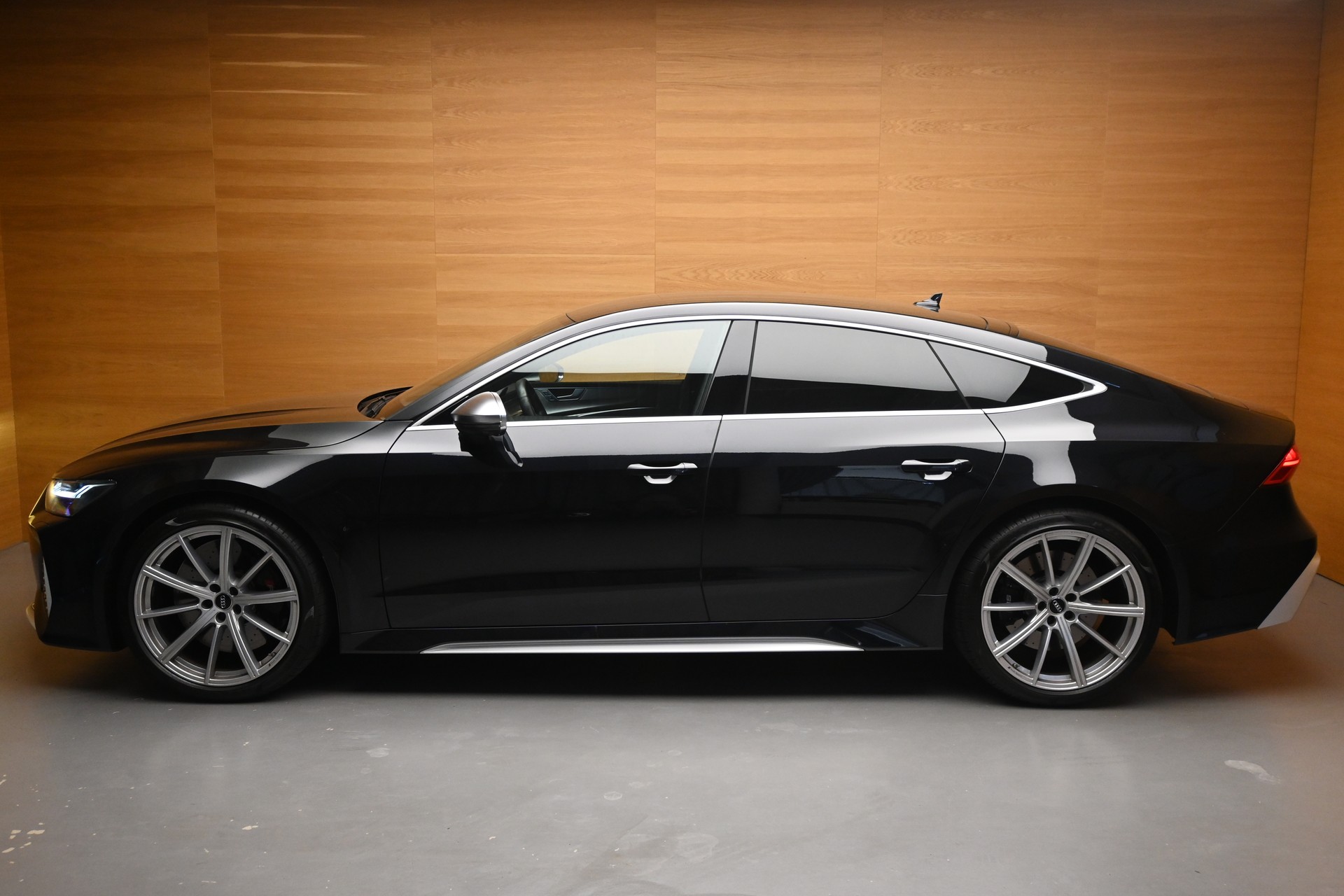 AUDI RS7 4.0 V8 TFSI quattro T-Tronic-showroom-element-3