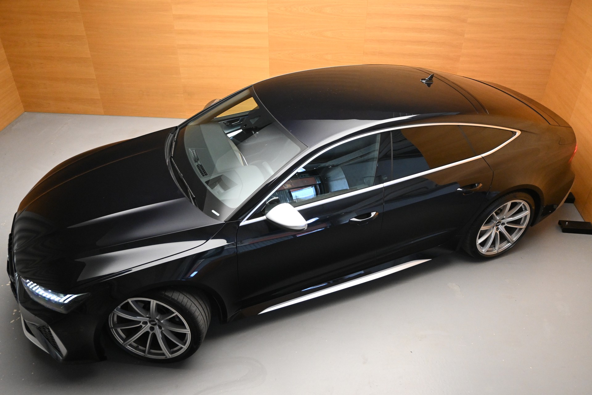 AUDI RS7 4.0 V8 TFSI quattro T-Tronic-showroom-element-1