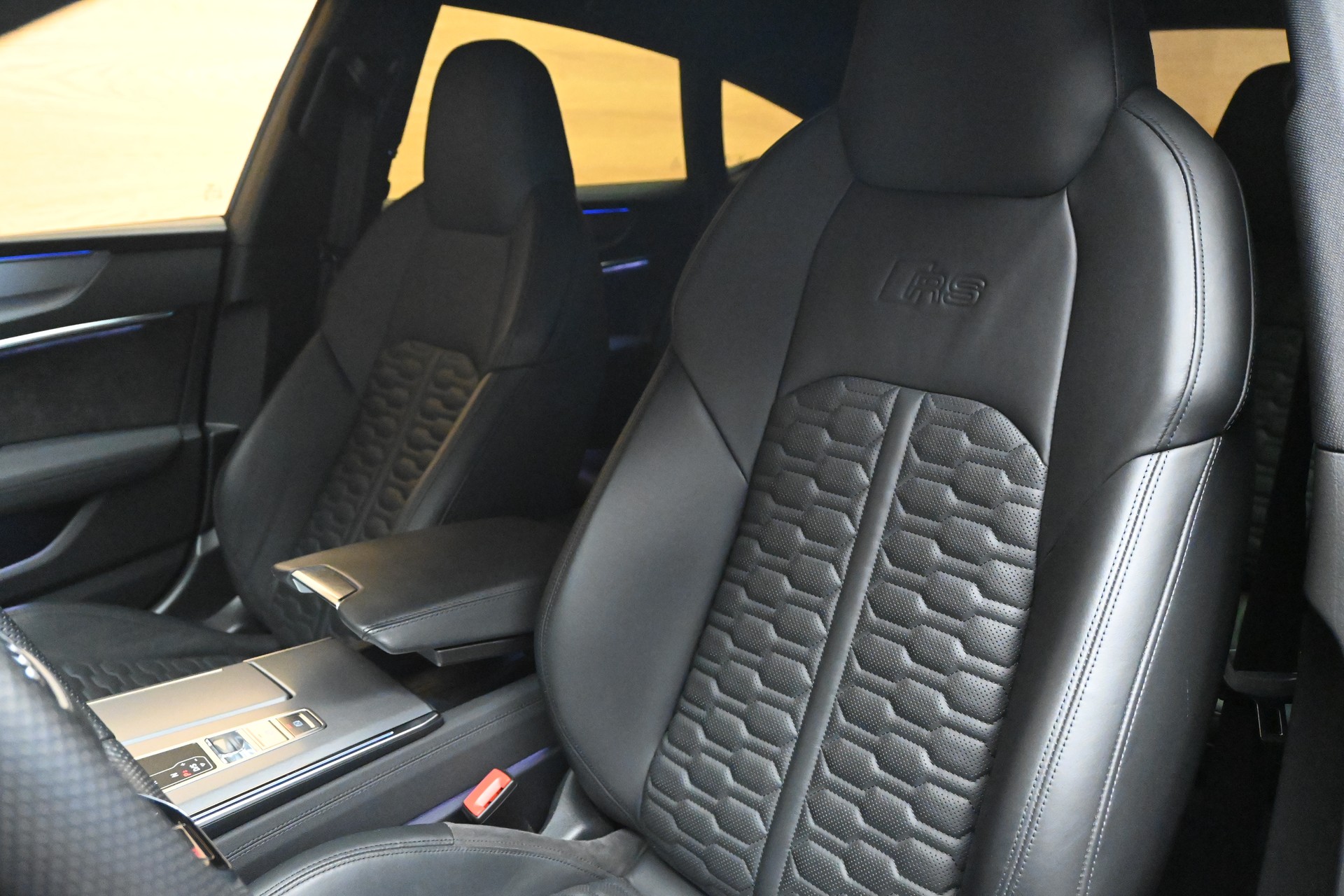 AUDI RS7 4.0 V8 TFSI quattro T-Tronic-image-5