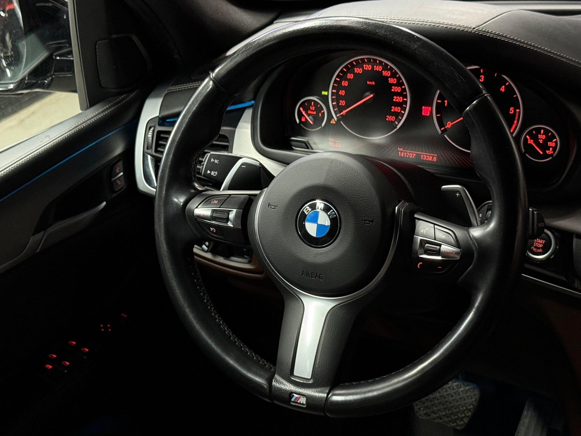 BMW X5 xDrive 40d Steptronic / 7 Plätze / Anhängerkupplung-showroom-element-3