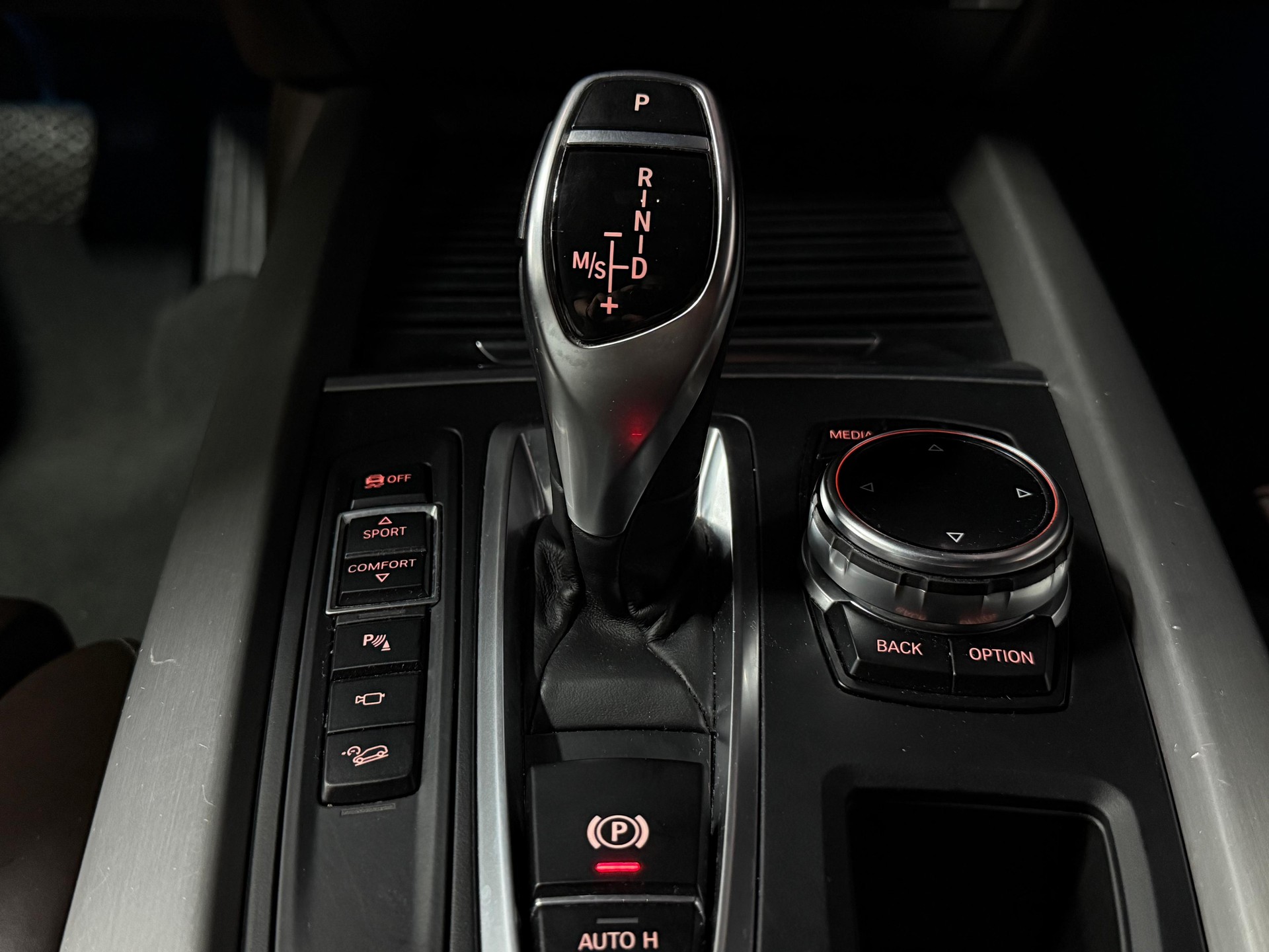 BMW X5 xDrive 40d Steptronic / 7 Plätze / Anhängerkupplung-image-14