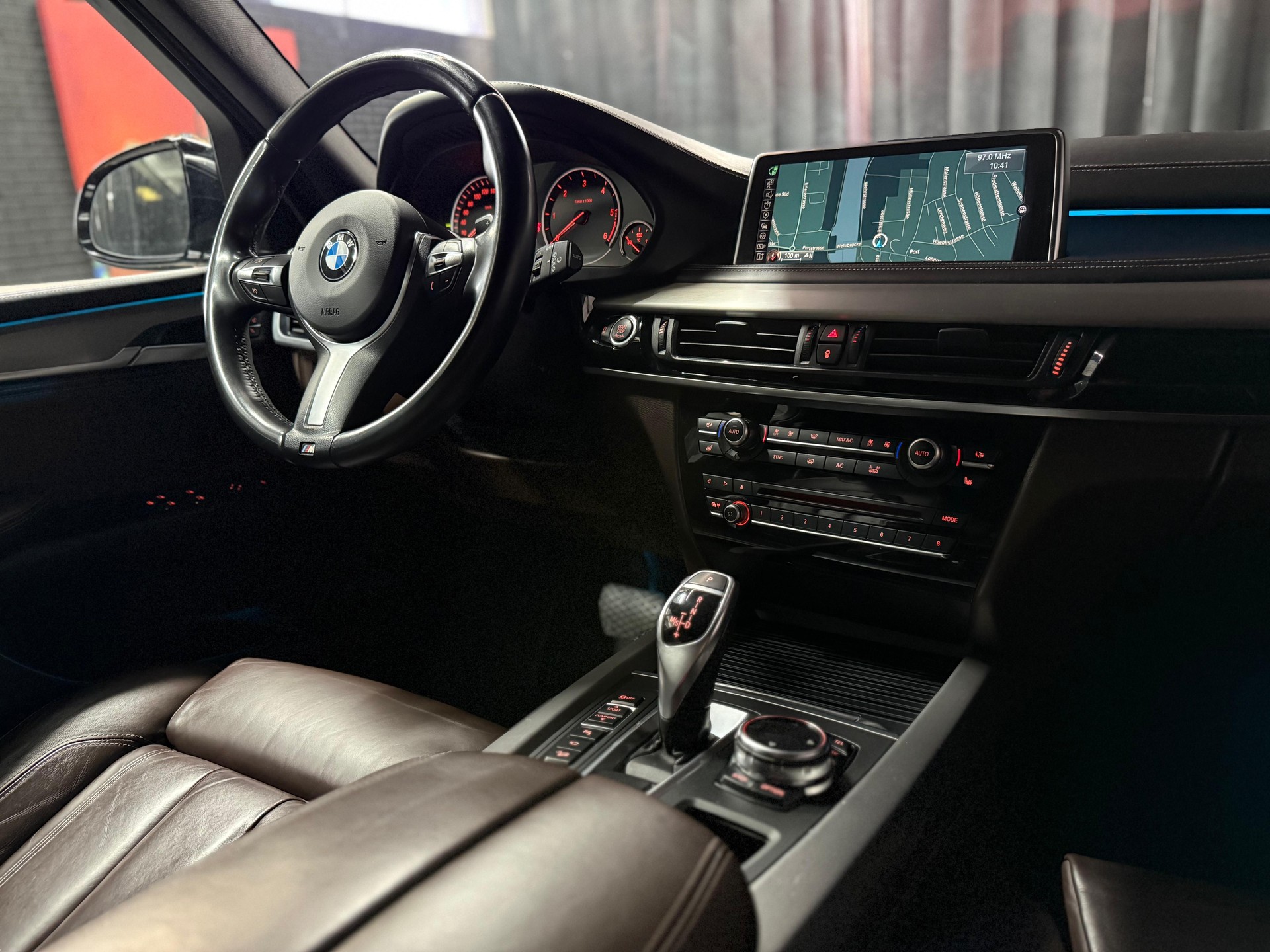 BMW X5 xDrive 40d Steptronic / 7 Plätze / Anhängerkupplung-showroom-element-2