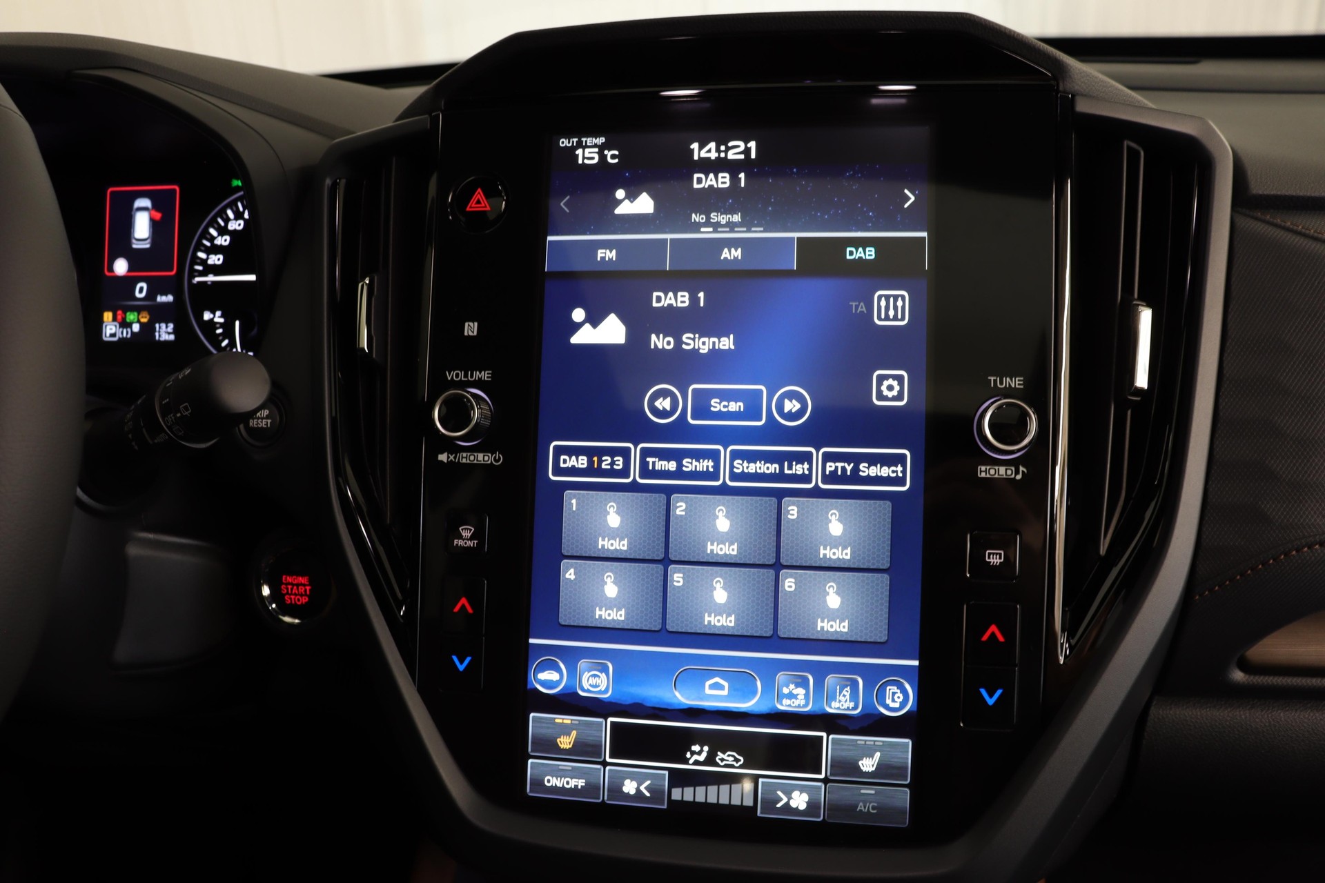 SUBARU Forester Station 2.0i e-Boxer Luxury-image-9