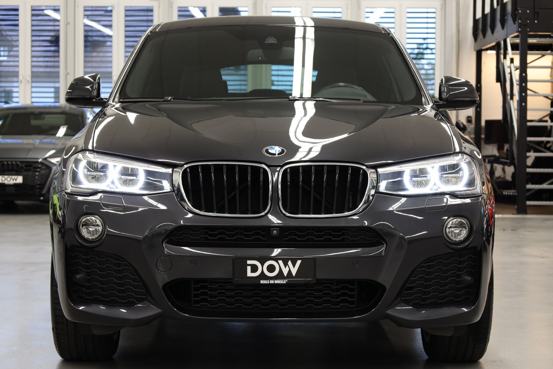 BMW X4 20d xDrive-showroom-element-3